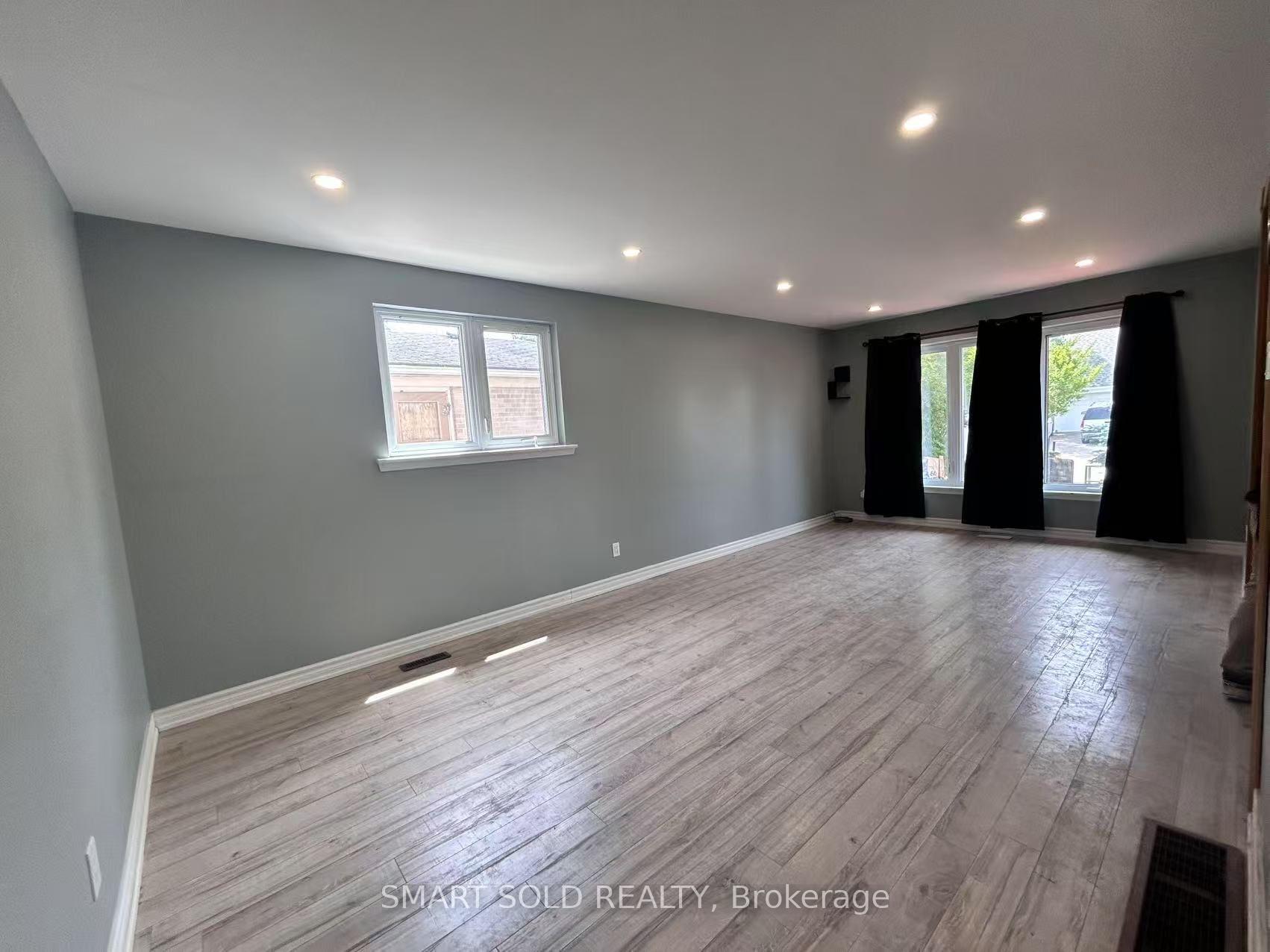 Photo 3 of 795 Pam Crescent, Newmarket, Huron Heights-Leslie Valley — HOMEH