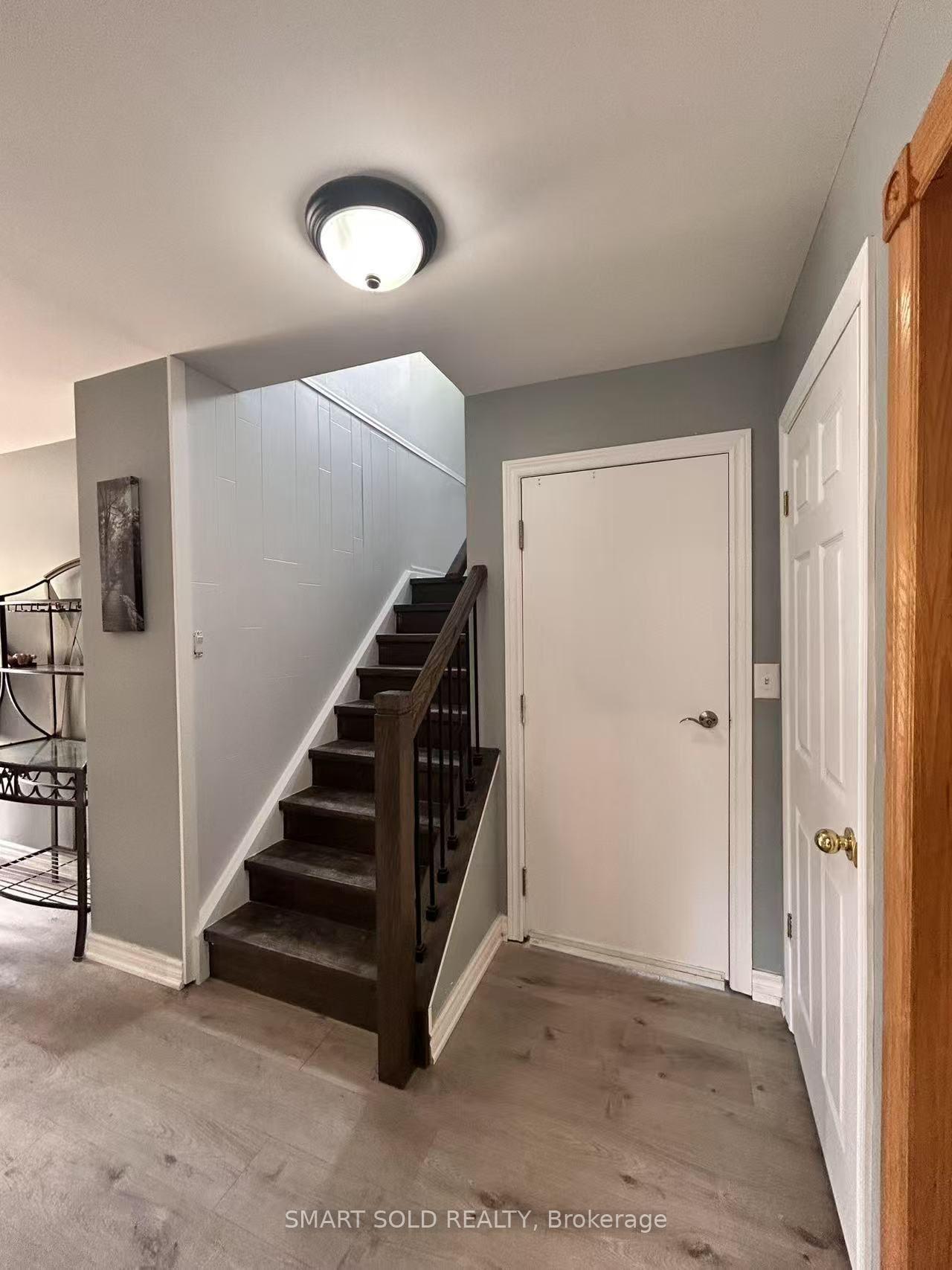 Photo 4 of 795 Pam Crescent, Newmarket, Huron Heights-Leslie Valley — HOMEH