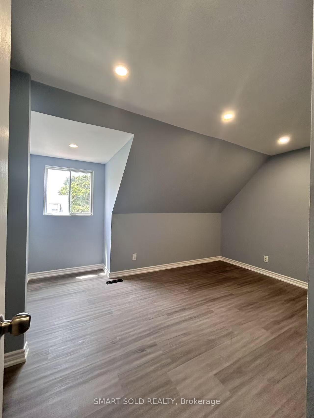 Photo 10 of 795 Pam Crescent, Newmarket, Huron Heights-Leslie Valley — HOMEH