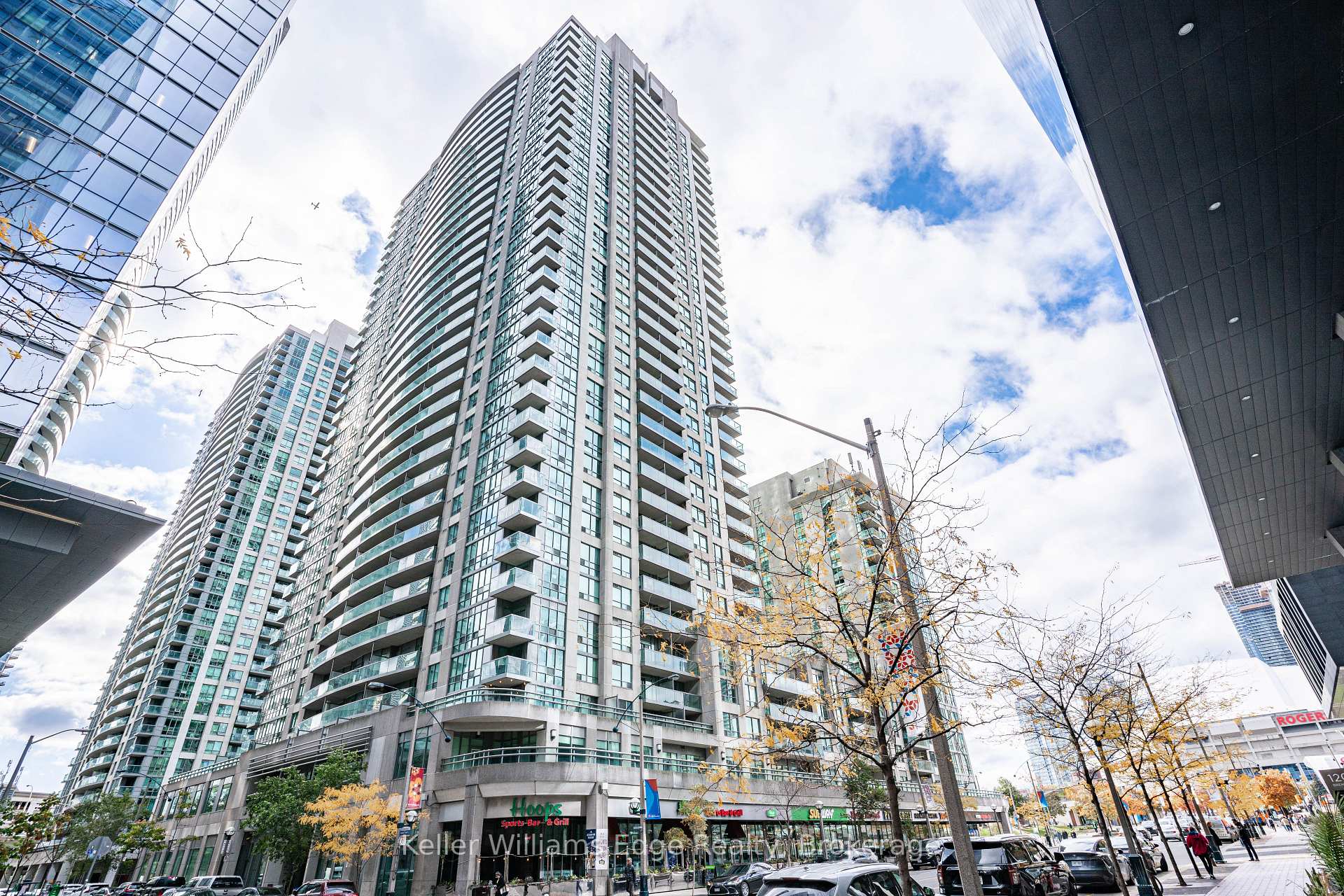 Photo 2 of Unit 2001, 30 Grand Trunk Crescent W, Toronto, Waterfront Communities — HOMEH