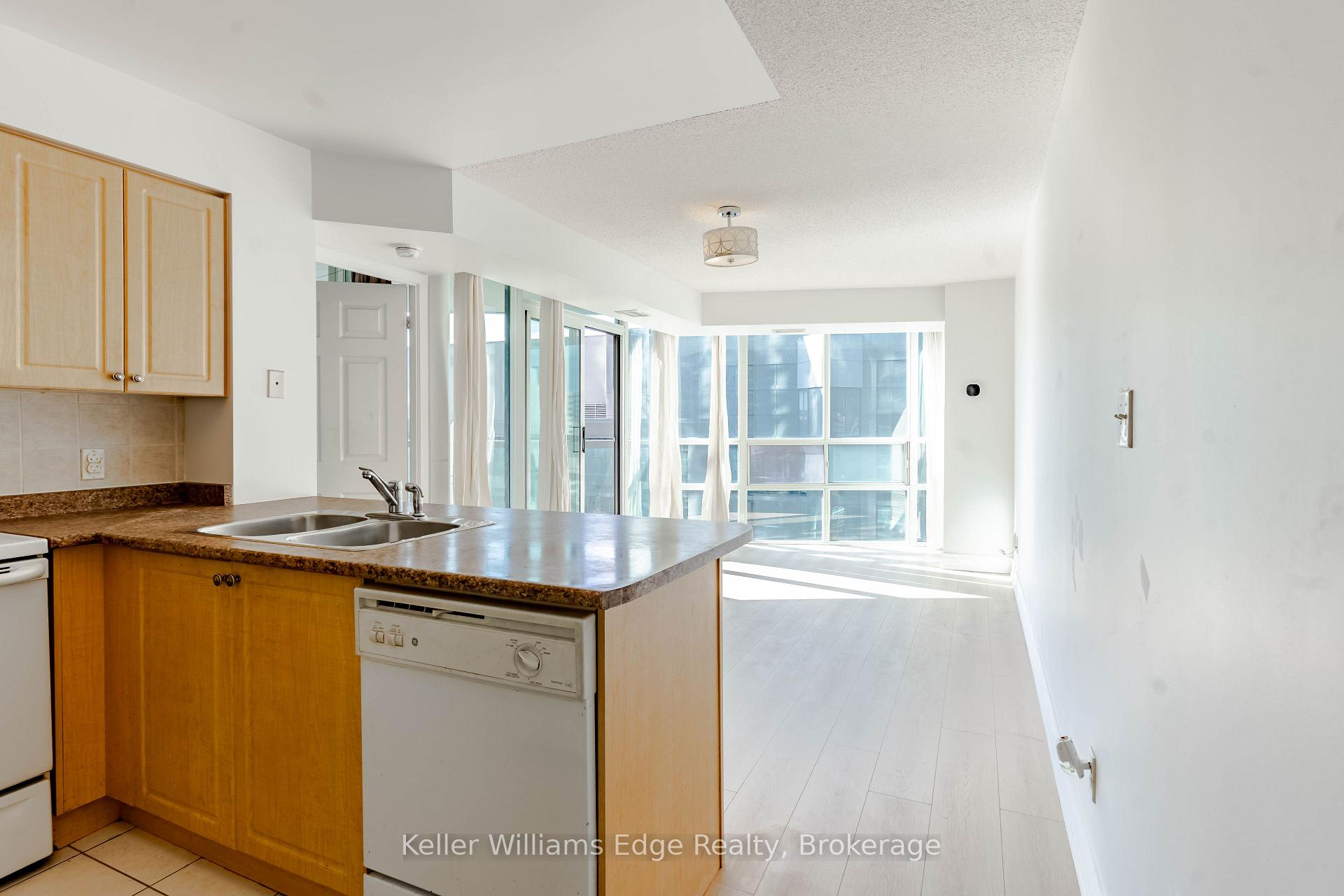 Photo 5 of Unit 2001, 30 Grand Trunk Crescent W, Toronto, Waterfront Communities — HOMEH
