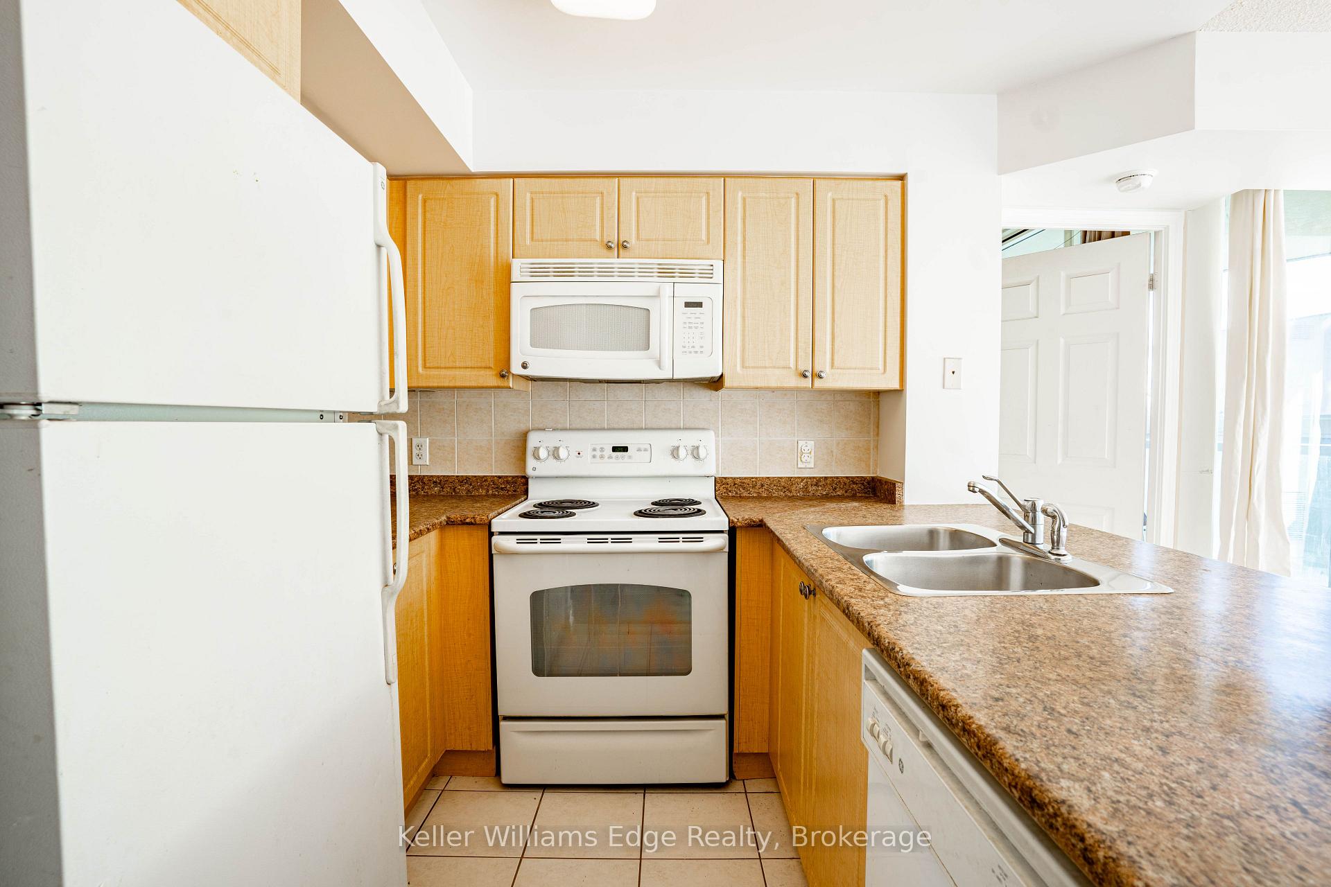 Photo 6 of Unit 2001, 30 Grand Trunk Crescent W, Toronto, Waterfront Communities — HOMEH