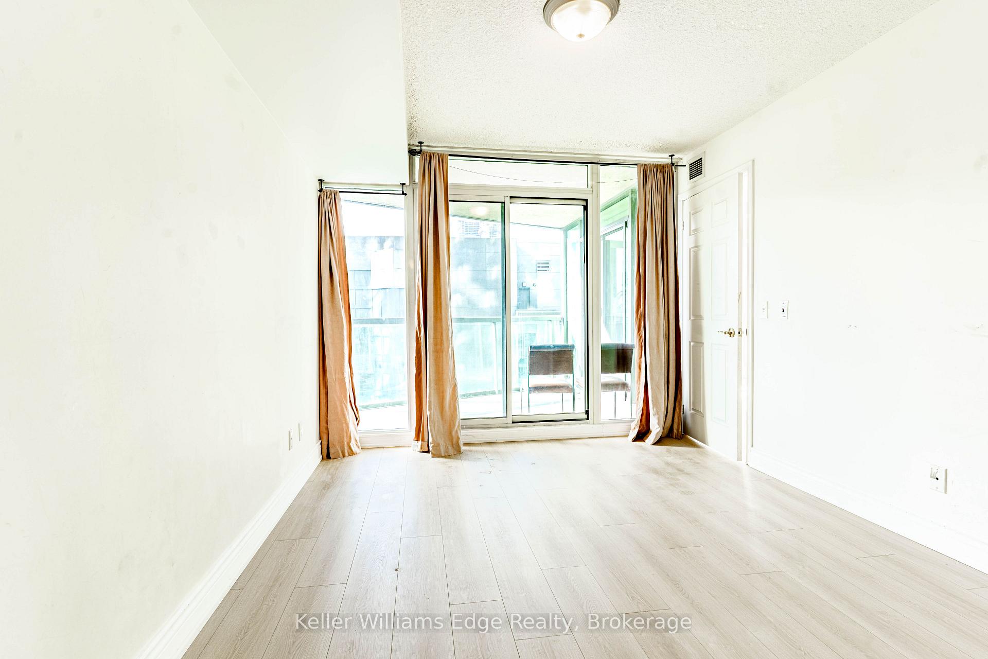 Photo 15 of Unit 2001, 30 Grand Trunk Crescent W, Toronto, Waterfront Communities — HOMEH