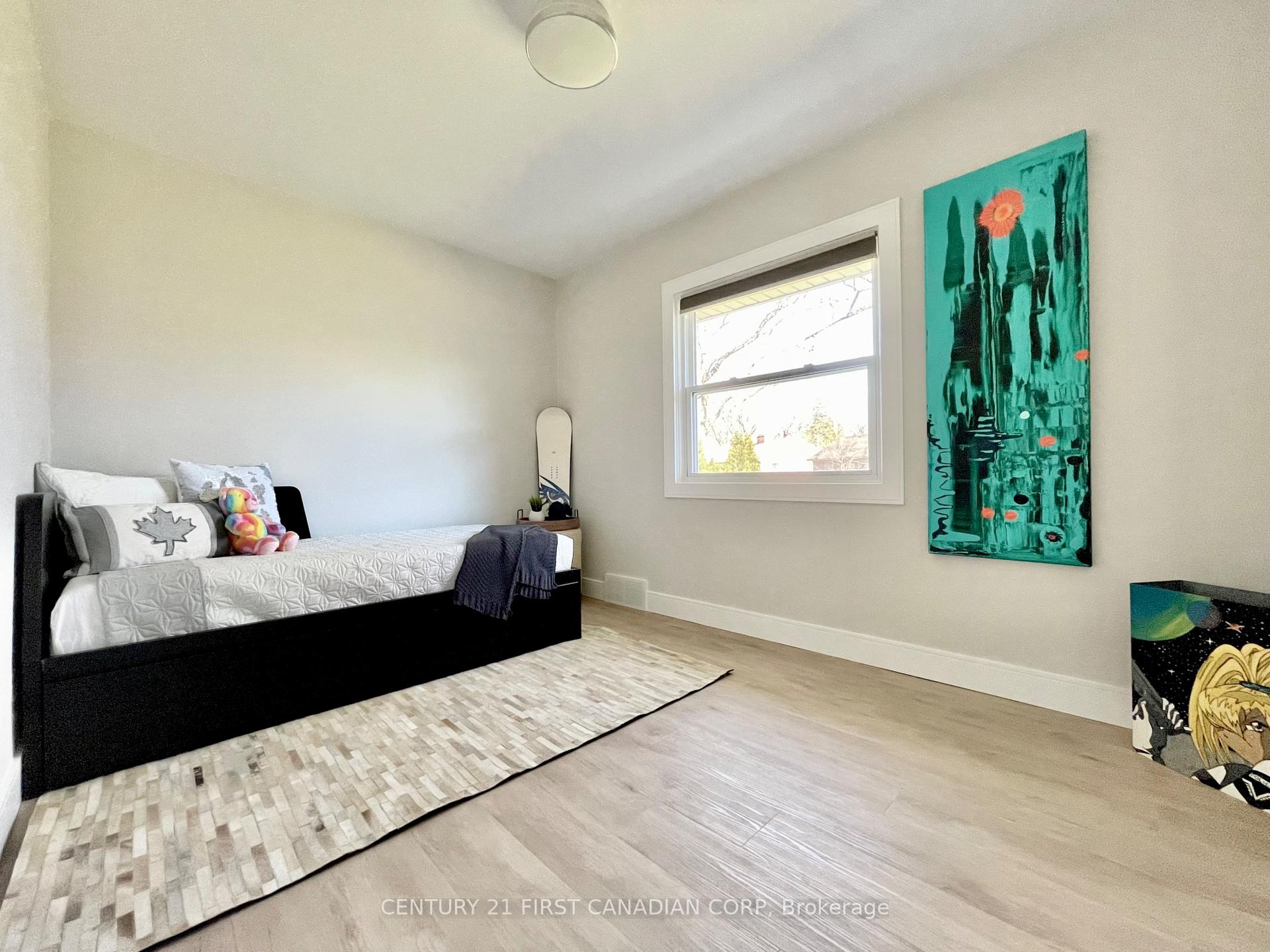 Photo 15 of 33 Braemar Crescent, London, North N — HOMEH