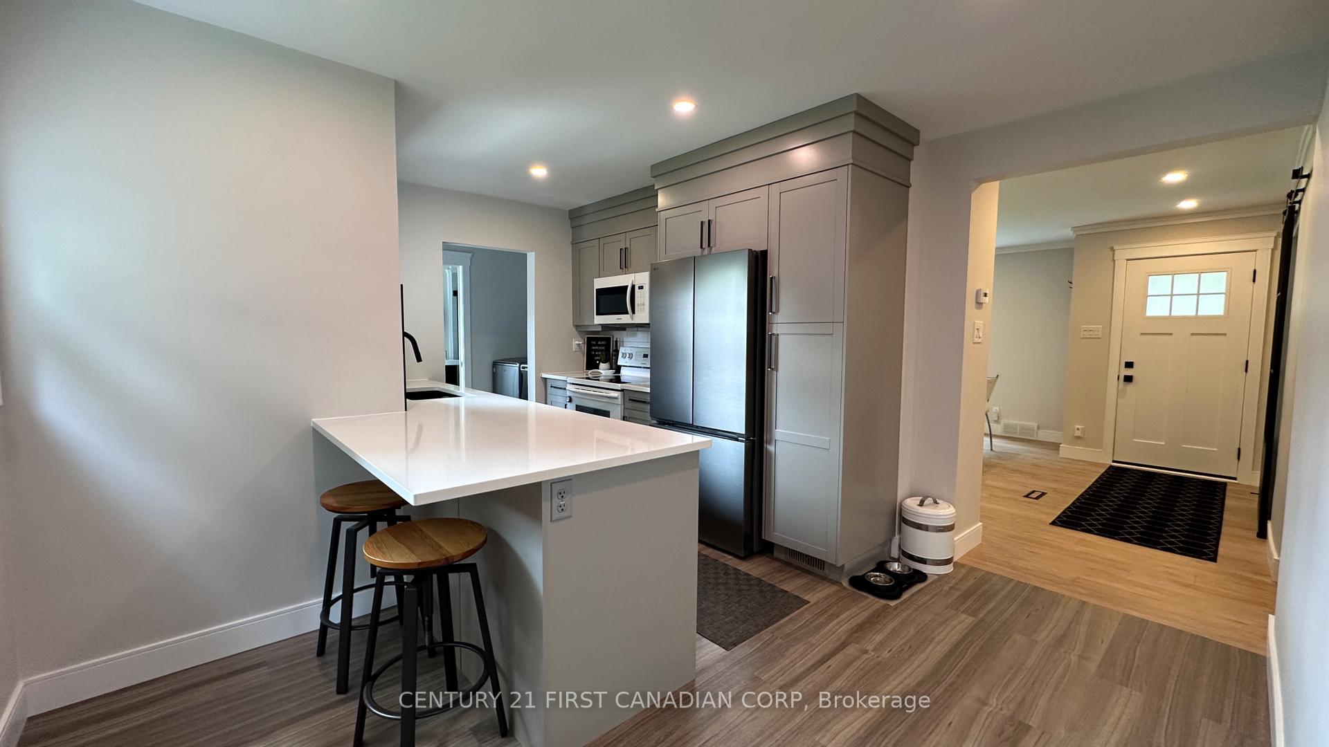 Photo 10 of 33 Braemar Crescent, London, North N — HOMEH