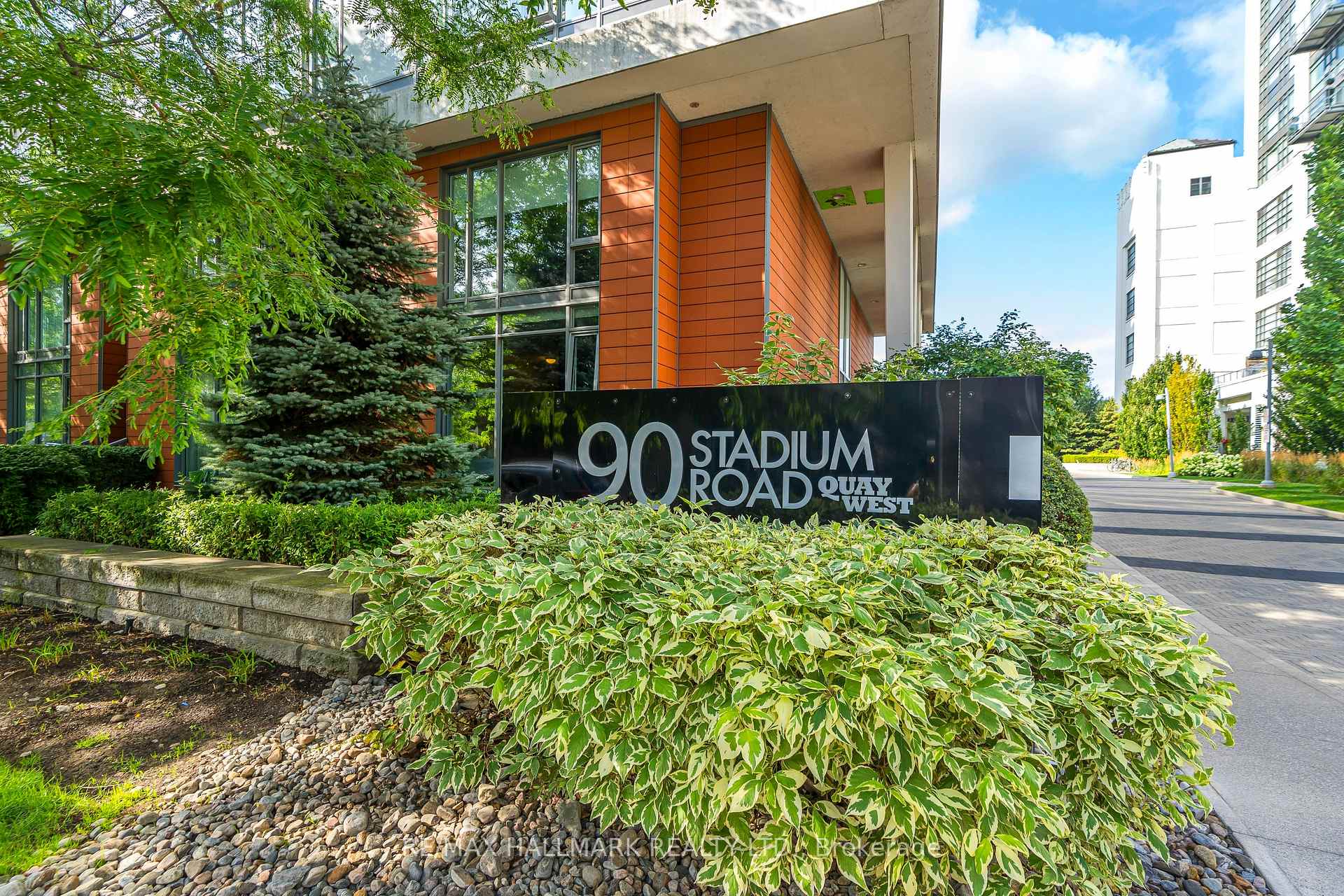 Photo 8 of Unit 919, 90 Stadium Road, Toronto, Niagara — HOMEH
