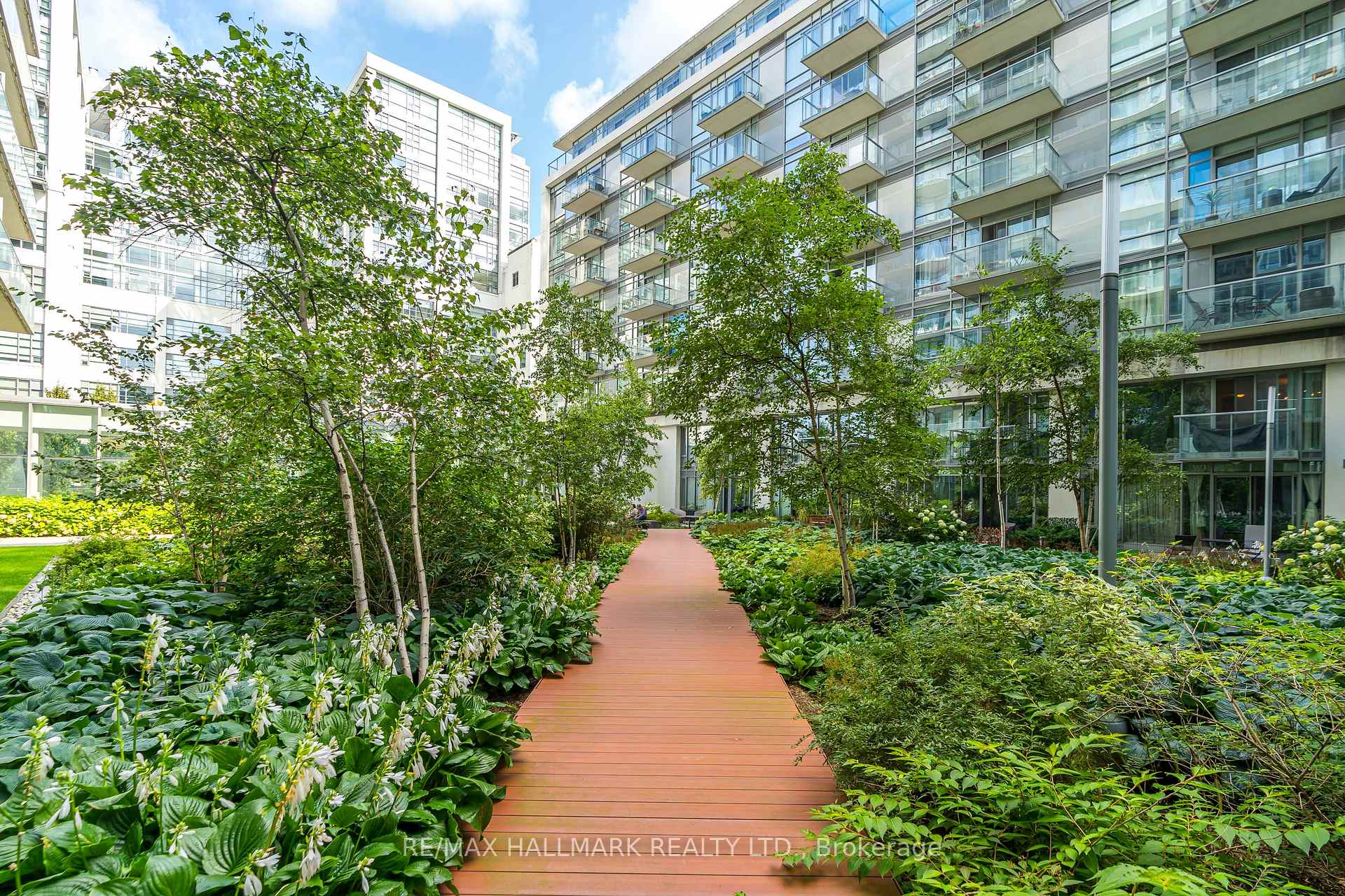 Photo 13 of Unit 919, 90 Stadium Road, Toronto, Niagara — HOMEH