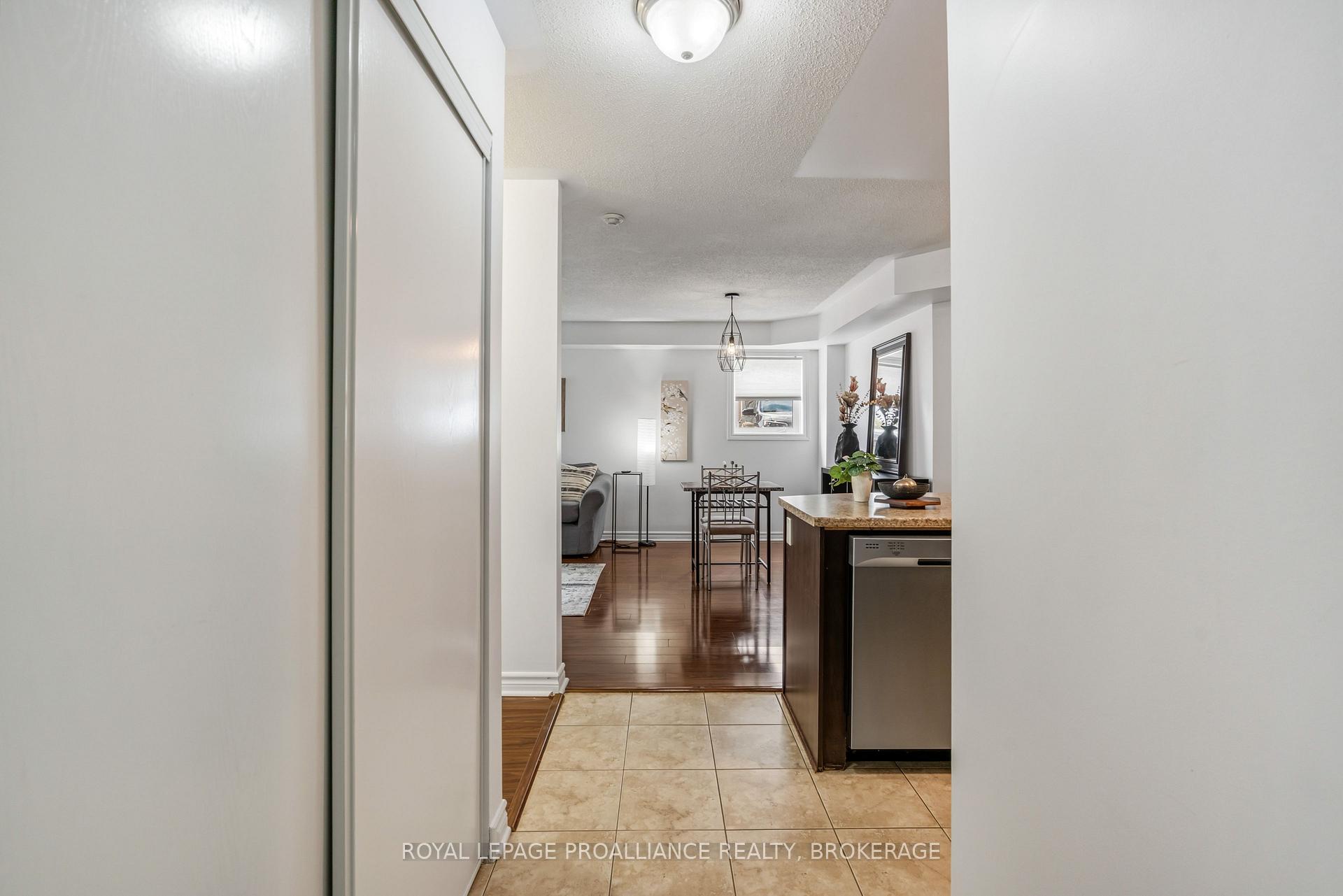 Photo 4 of Unit 2, 510 Stonefield Private, Ottawa, Barrhaven East — HOMEH