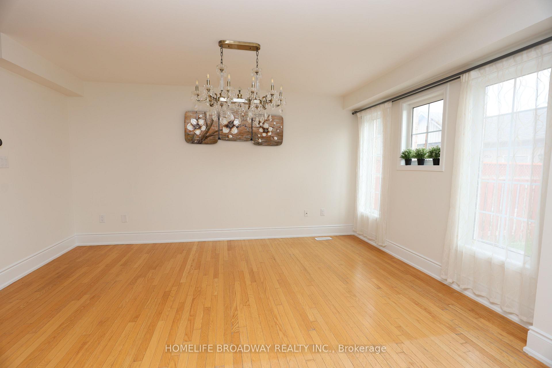 Photo 5 of 775 Bur Oak Avenue, Markham, Wismer — HOMEH