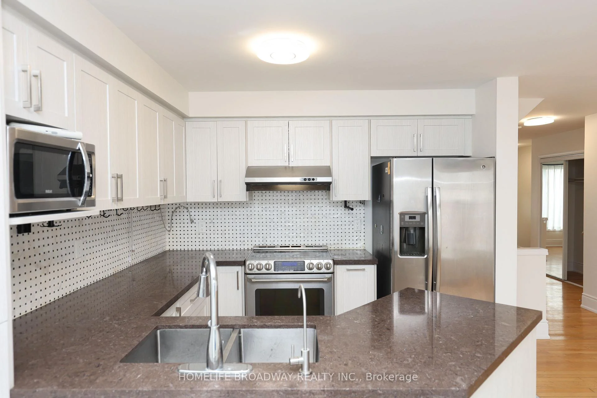 Photo 4 of 775 Bur Oak Avenue, Markham, Wismer — HOMEH