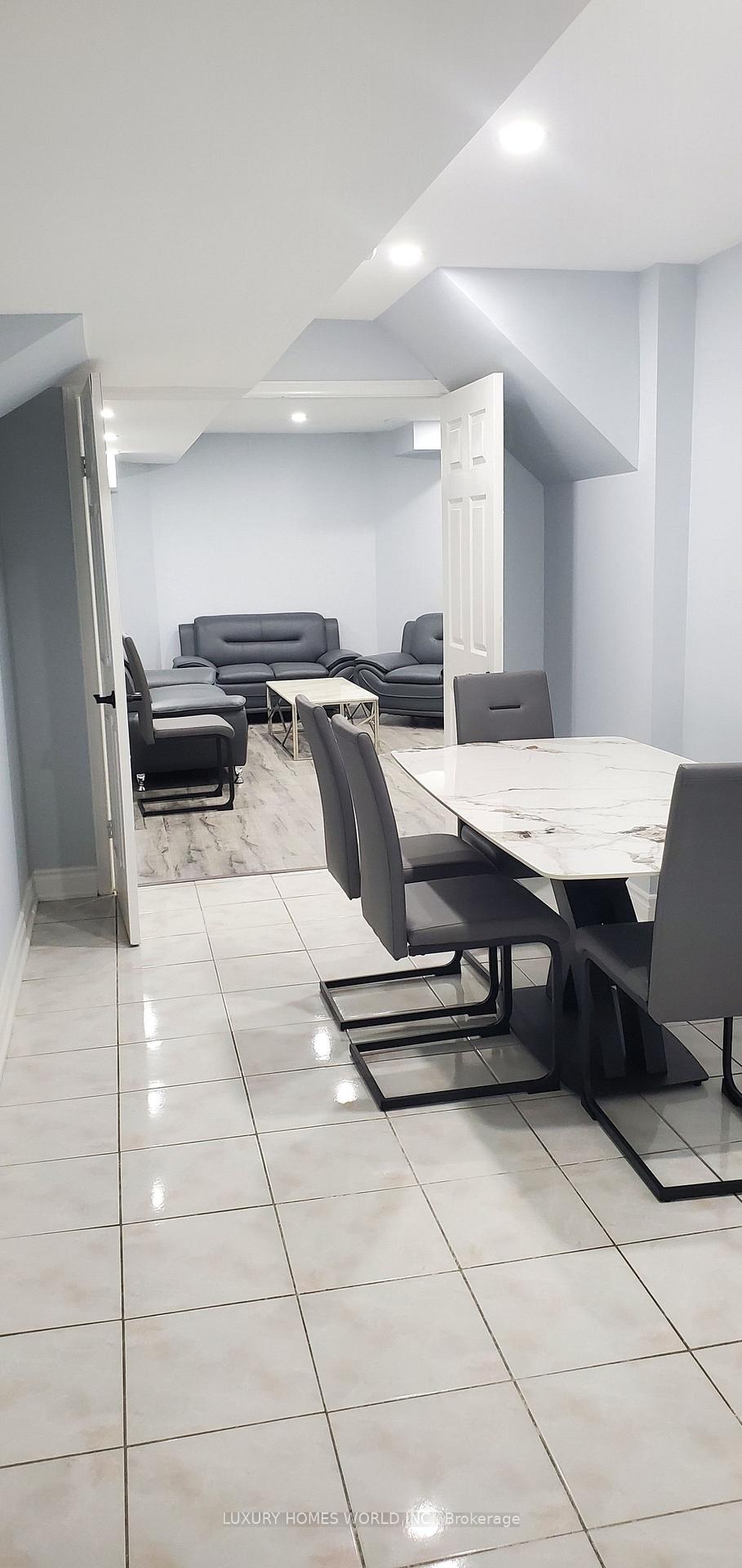 Photo 18 of 160 Featherstone Avenue, Markham, Middlefield — HOMEH