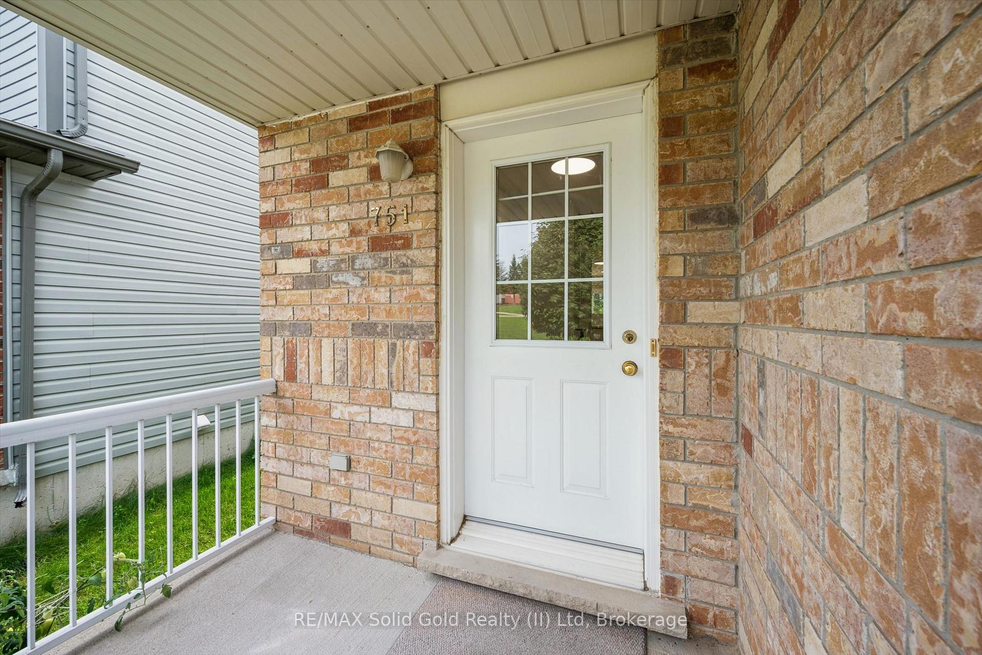 Photo 4 of 751 Laurelwood Drive, Waterloo, Erbsville/Laurelwood — HOMEH