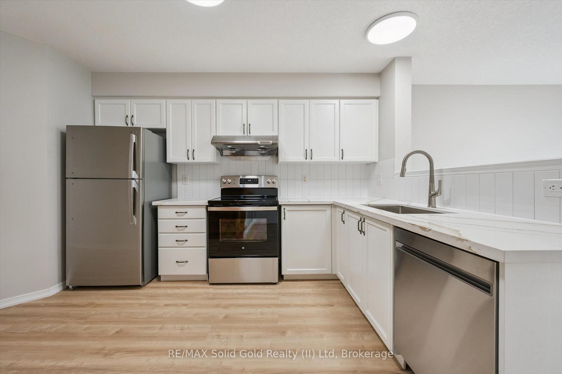 Photo 9 of 751 Laurelwood Drive, Waterloo, Erbsville/Laurelwood — HOMEH