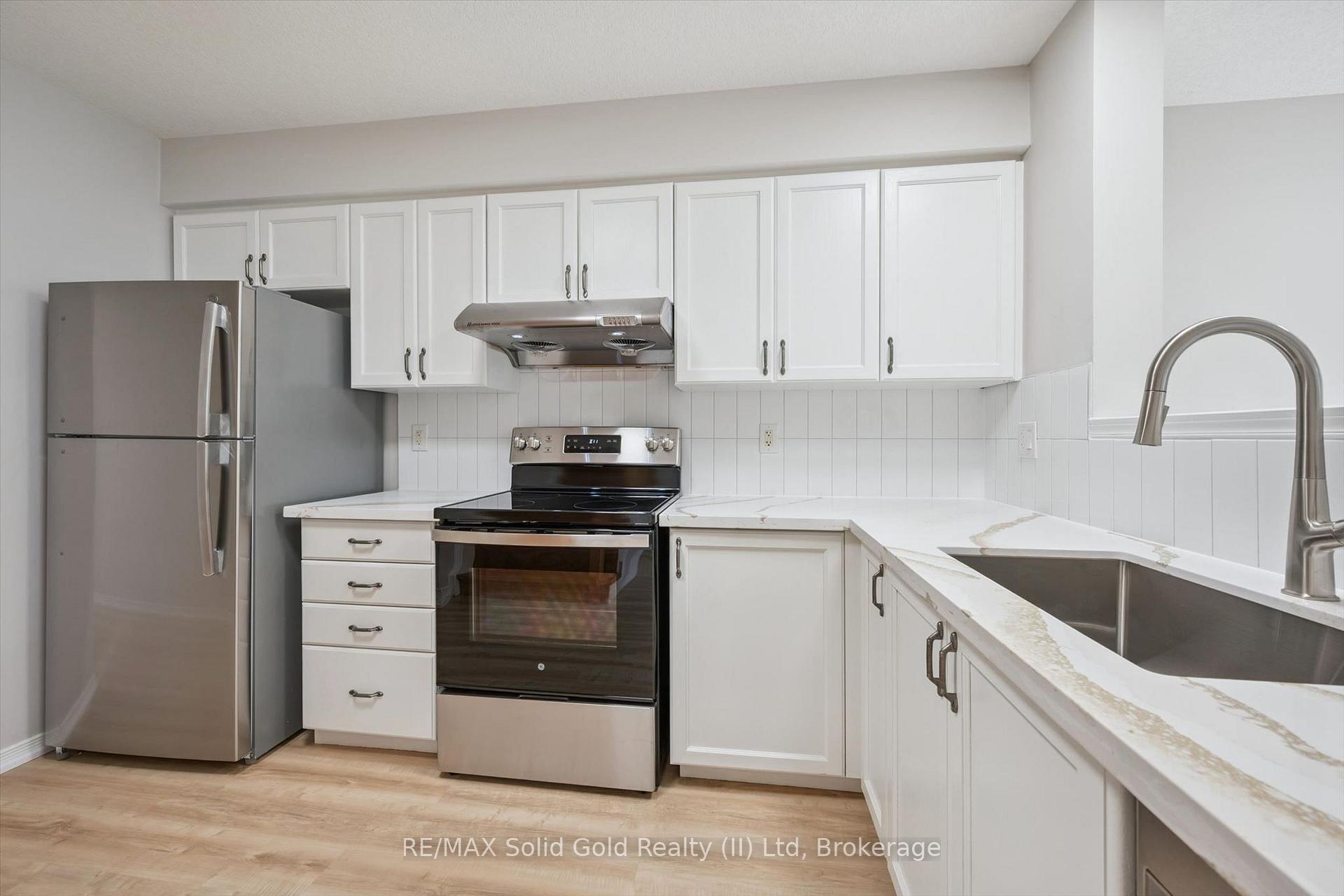 Photo 10 of 751 Laurelwood Drive, Waterloo, Erbsville/Laurelwood — HOMEH
