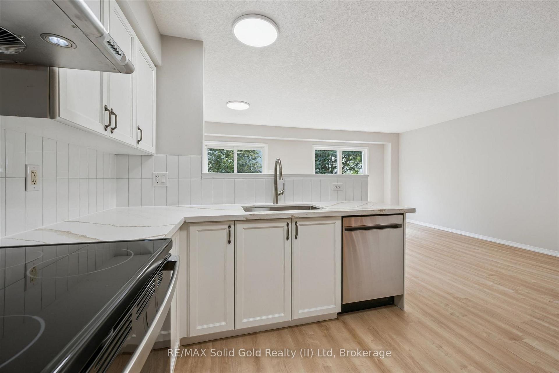 Photo 11 of 751 Laurelwood Drive, Waterloo, Erbsville/Laurelwood — HOMEH