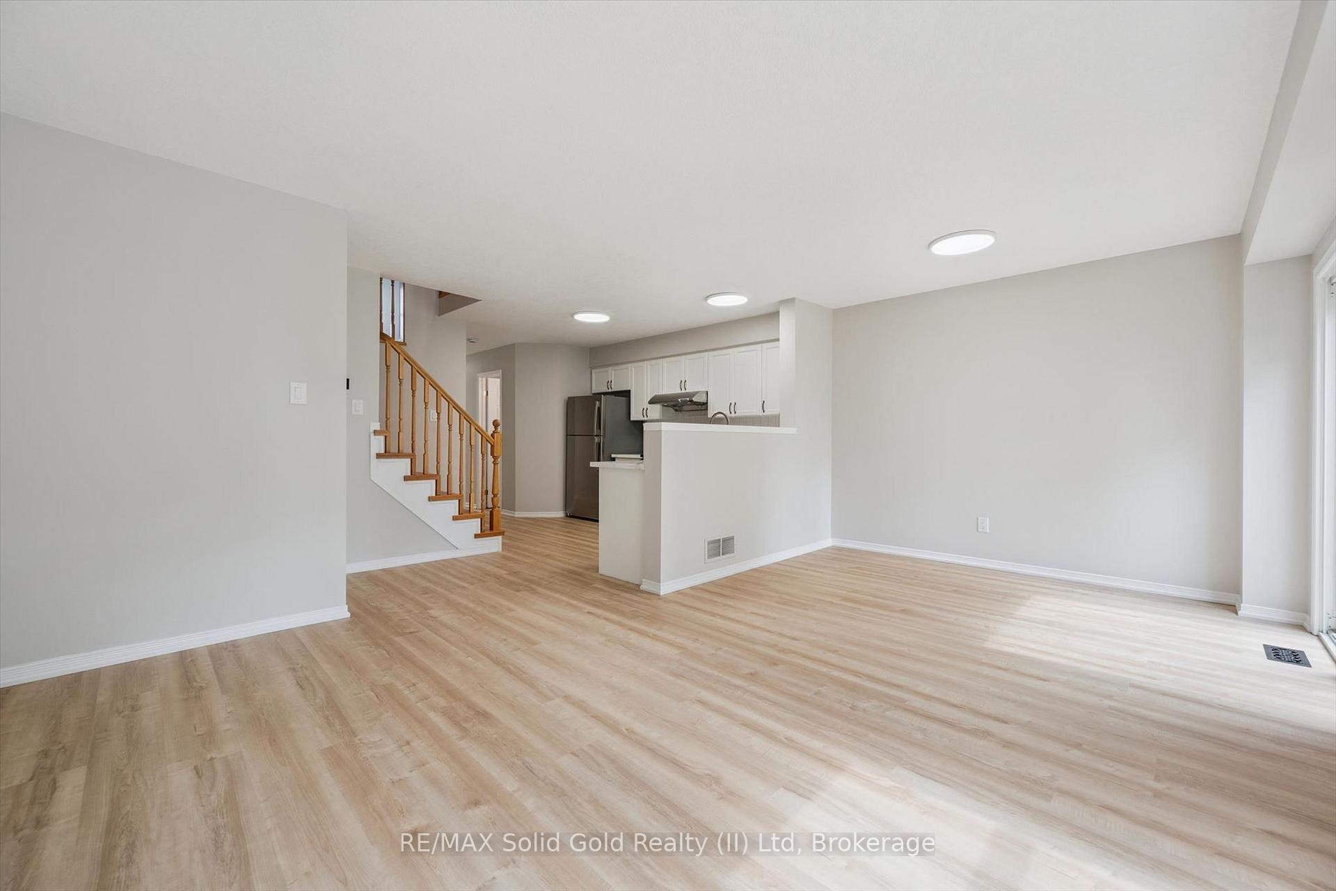 Photo 13 of 751 Laurelwood Drive, Waterloo, Erbsville/Laurelwood — HOMEH