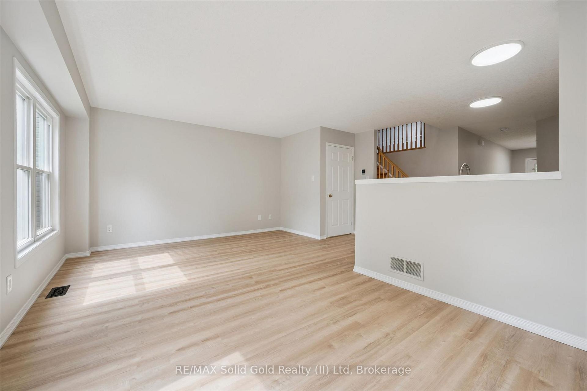 Photo 18 of 751 Laurelwood Drive, Waterloo, Erbsville/Laurelwood — HOMEH