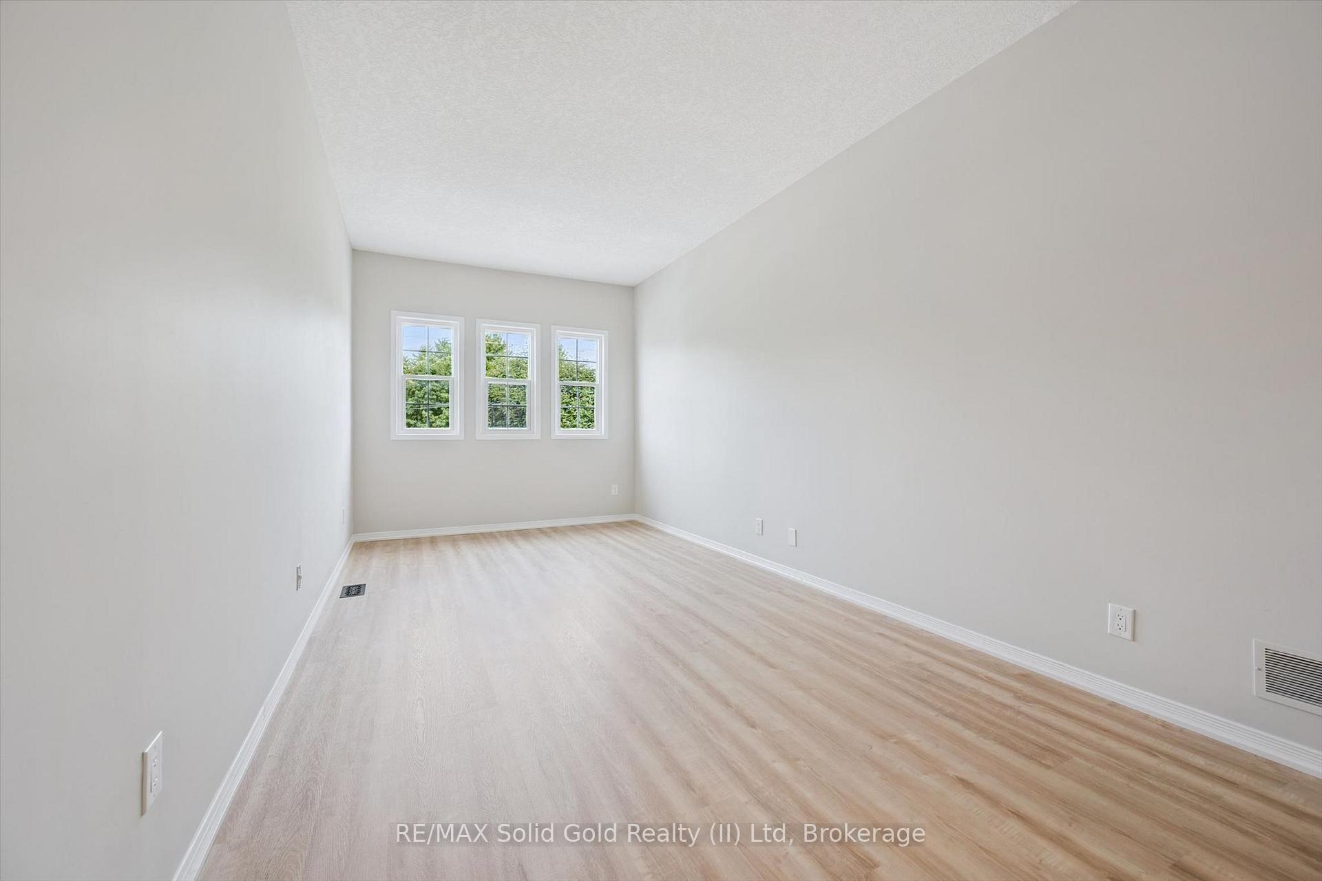 Photo 21 of 751 Laurelwood Drive, Waterloo, Erbsville/Laurelwood — HOMEH