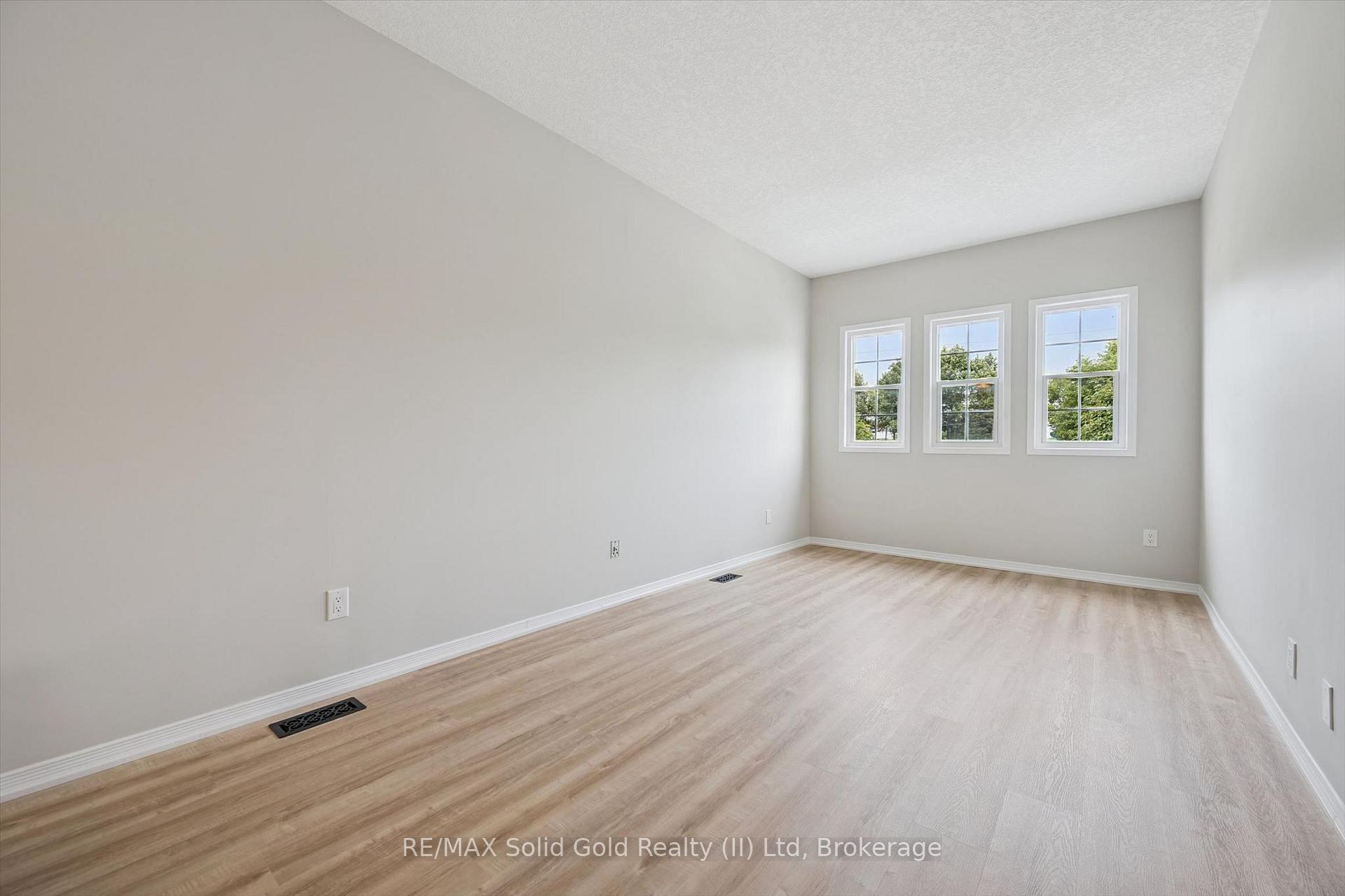 Photo 22 of 751 Laurelwood Drive, Waterloo, Erbsville/Laurelwood — HOMEH