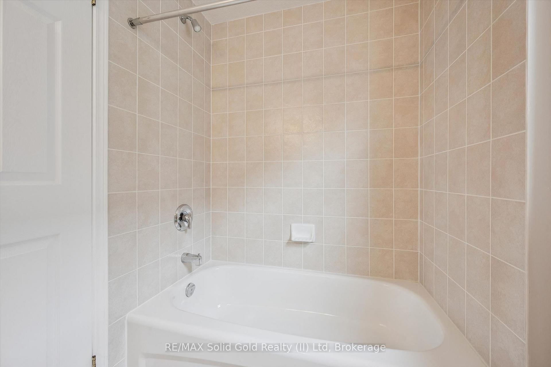 Photo 33 of 751 Laurelwood Drive, Waterloo, Erbsville/Laurelwood — HOMEH
