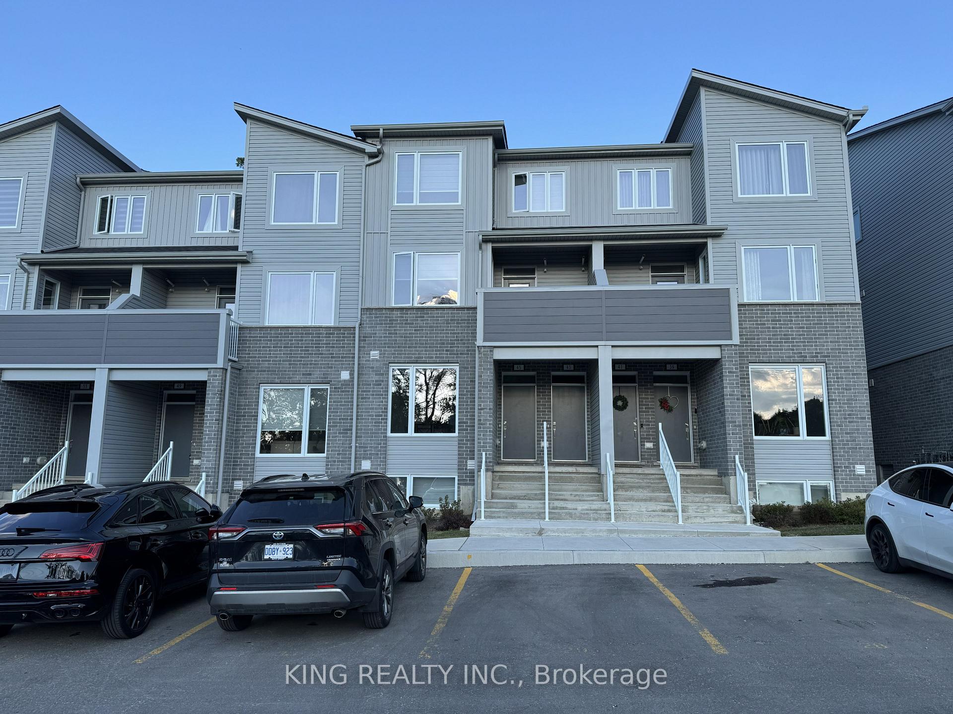 Photo 1 of Unit 45, 990 Deveron Crescent, London, South J — HOMEH
