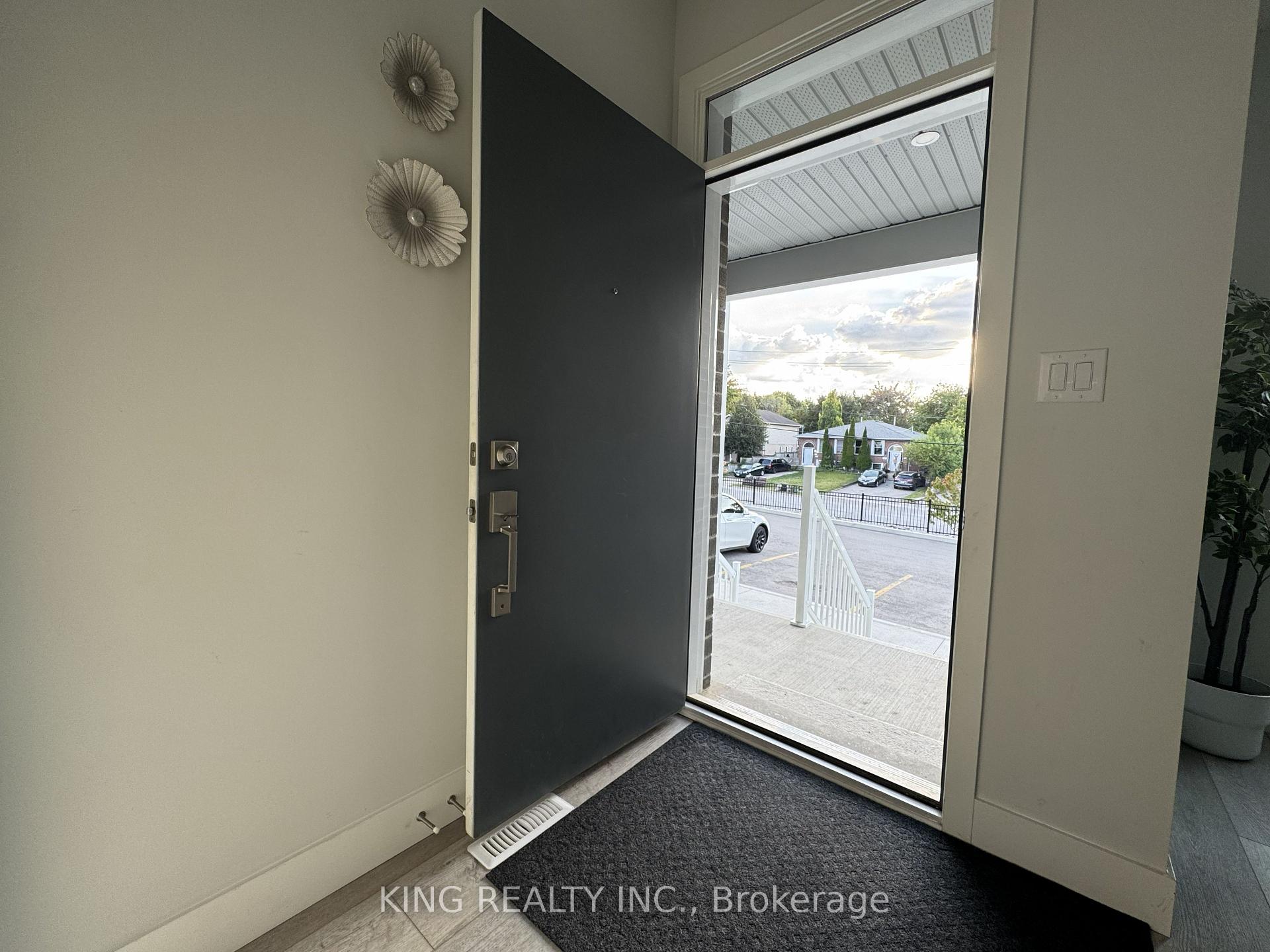 Photo 6 of Unit 45, 990 Deveron Crescent, London, South J — HOMEH