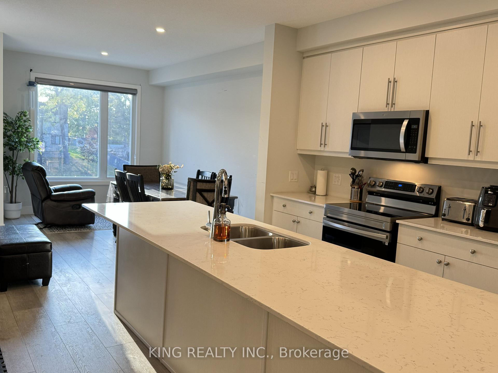 Photo 13 of Unit 45, 990 Deveron Crescent, London, South J — HOMEH