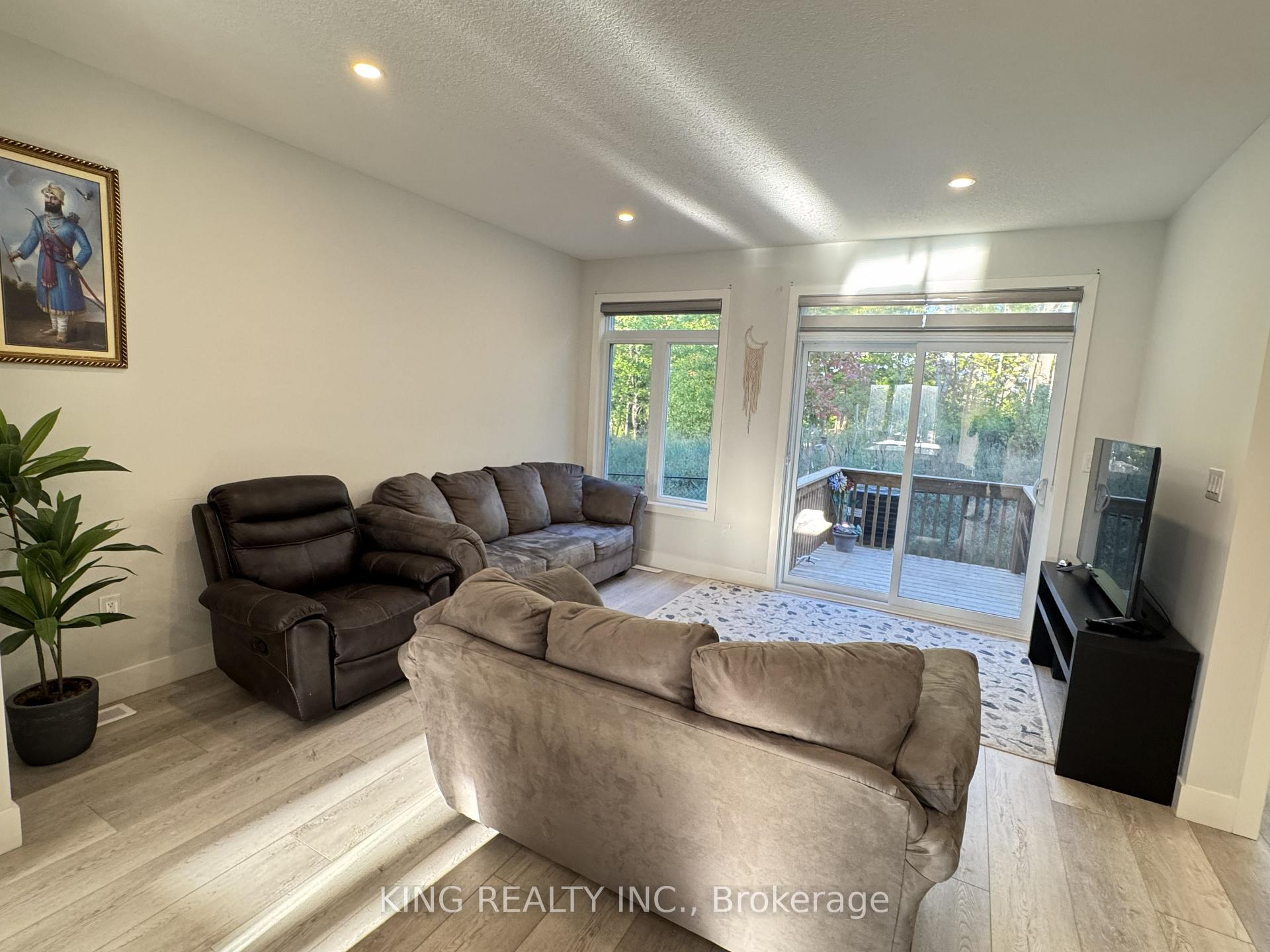 Photo 16 of Unit 45, 990 Deveron Crescent, London, South J — HOMEH