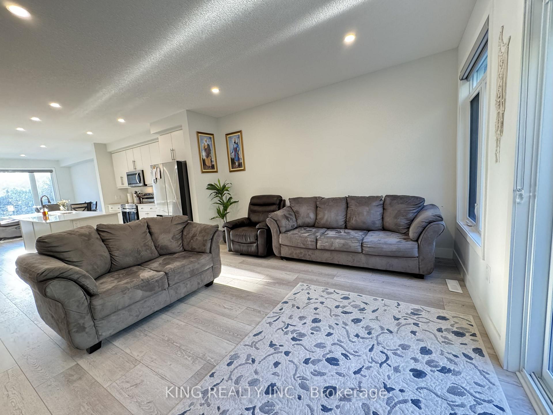 Photo 17 of Unit 45, 990 Deveron Crescent, London, South J — HOMEH