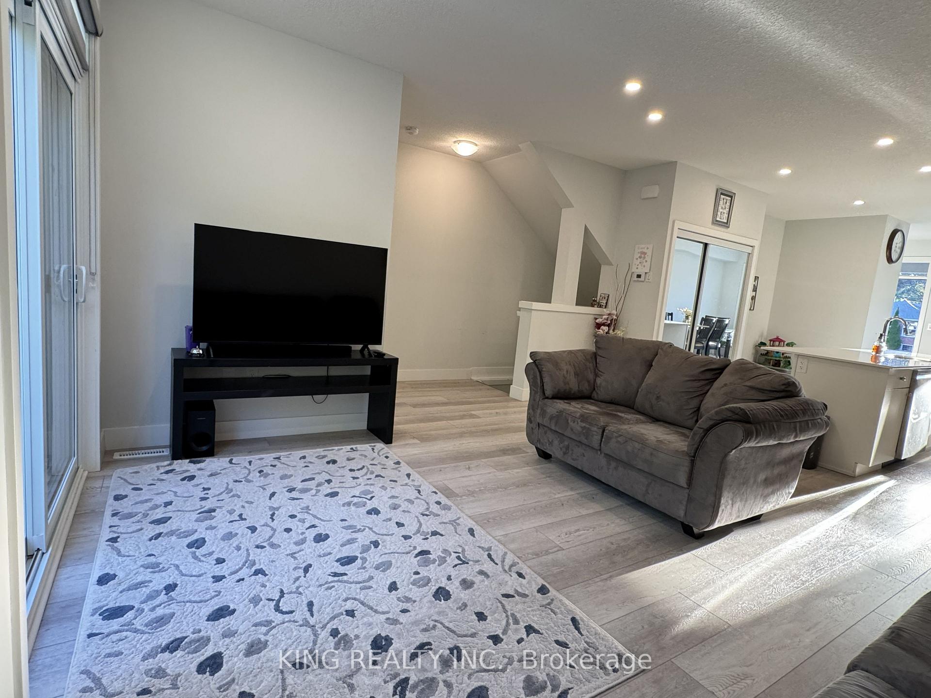 Photo 18 of Unit 45, 990 Deveron Crescent, London, South J — HOMEH