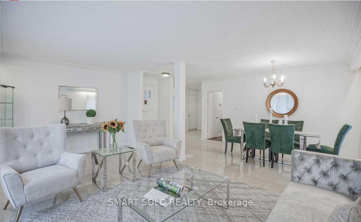 Photo 2 of 32 East Drive, Markham, Unionville — HOMEH