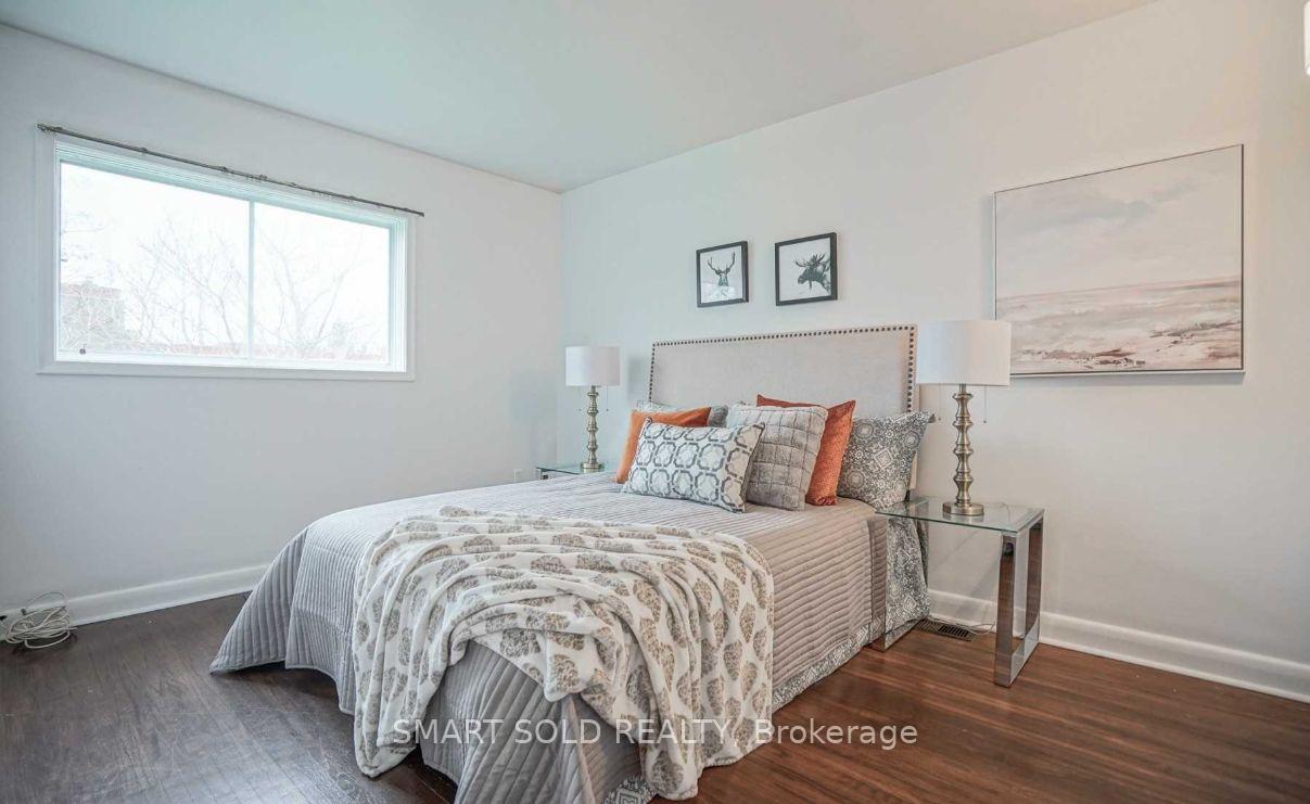 Photo 5 of 32 East Drive, Markham, Unionville — HOMEH