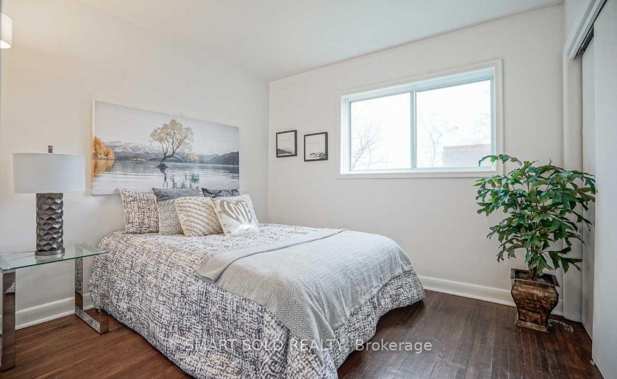 Photo 6 of 32 East Drive, Markham, Unionville — HOMEH