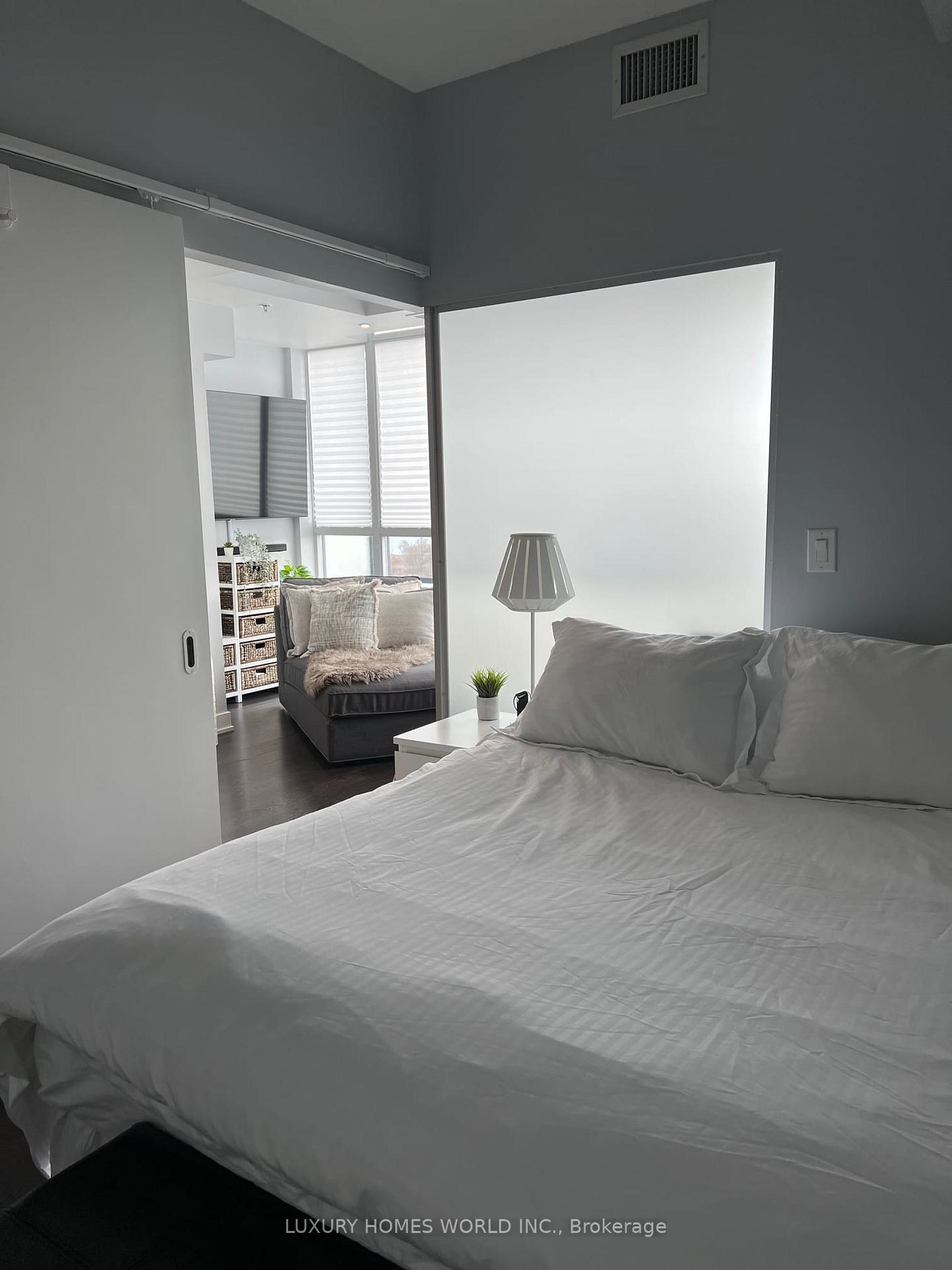 Photo 3 of Unit 907, 11 Superior Avenue, Etobicoke, Mimico — HOMEH