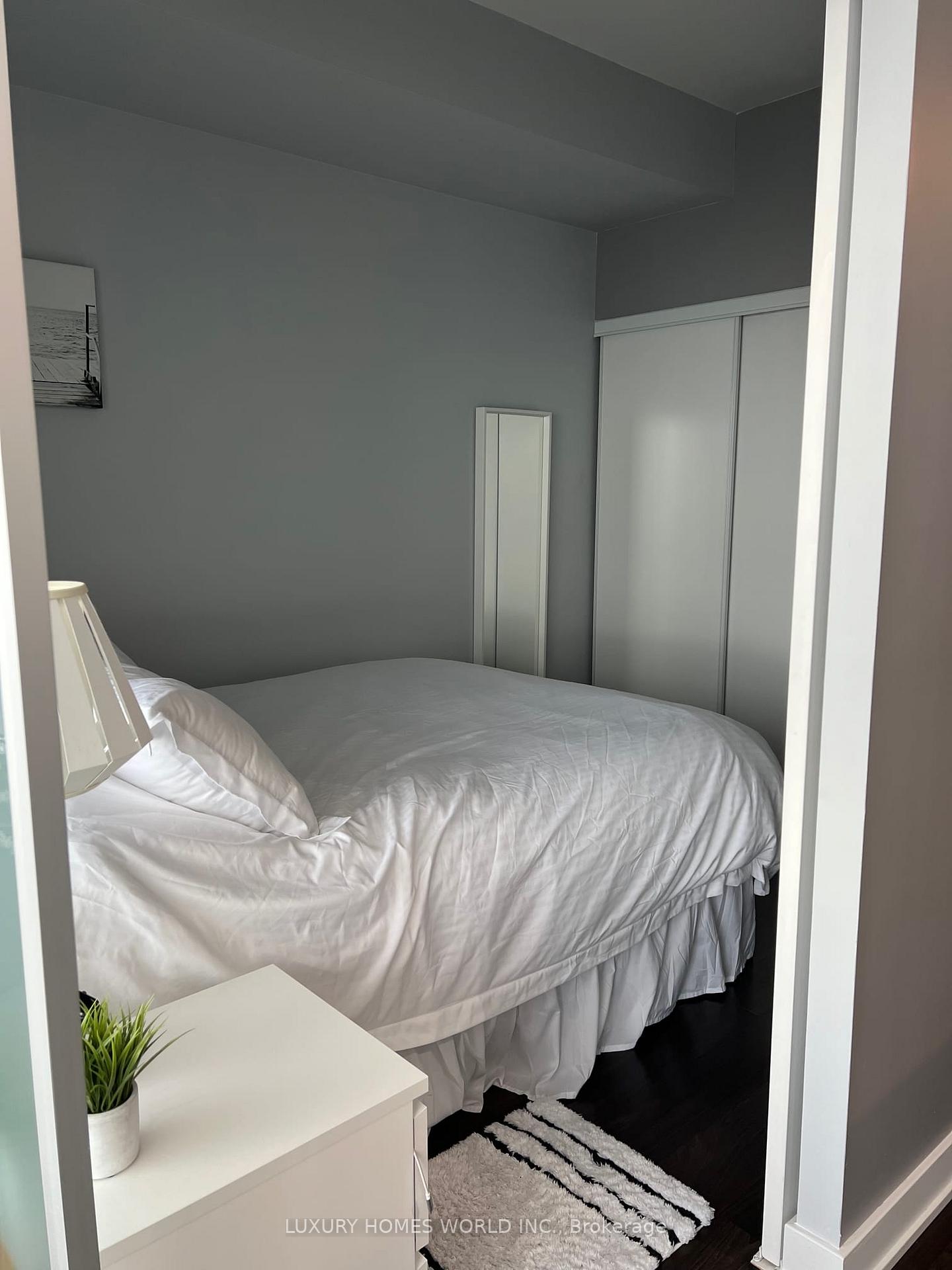 Photo 6 of Unit 907, 11 Superior Avenue, Etobicoke, Mimico — HOMEH
