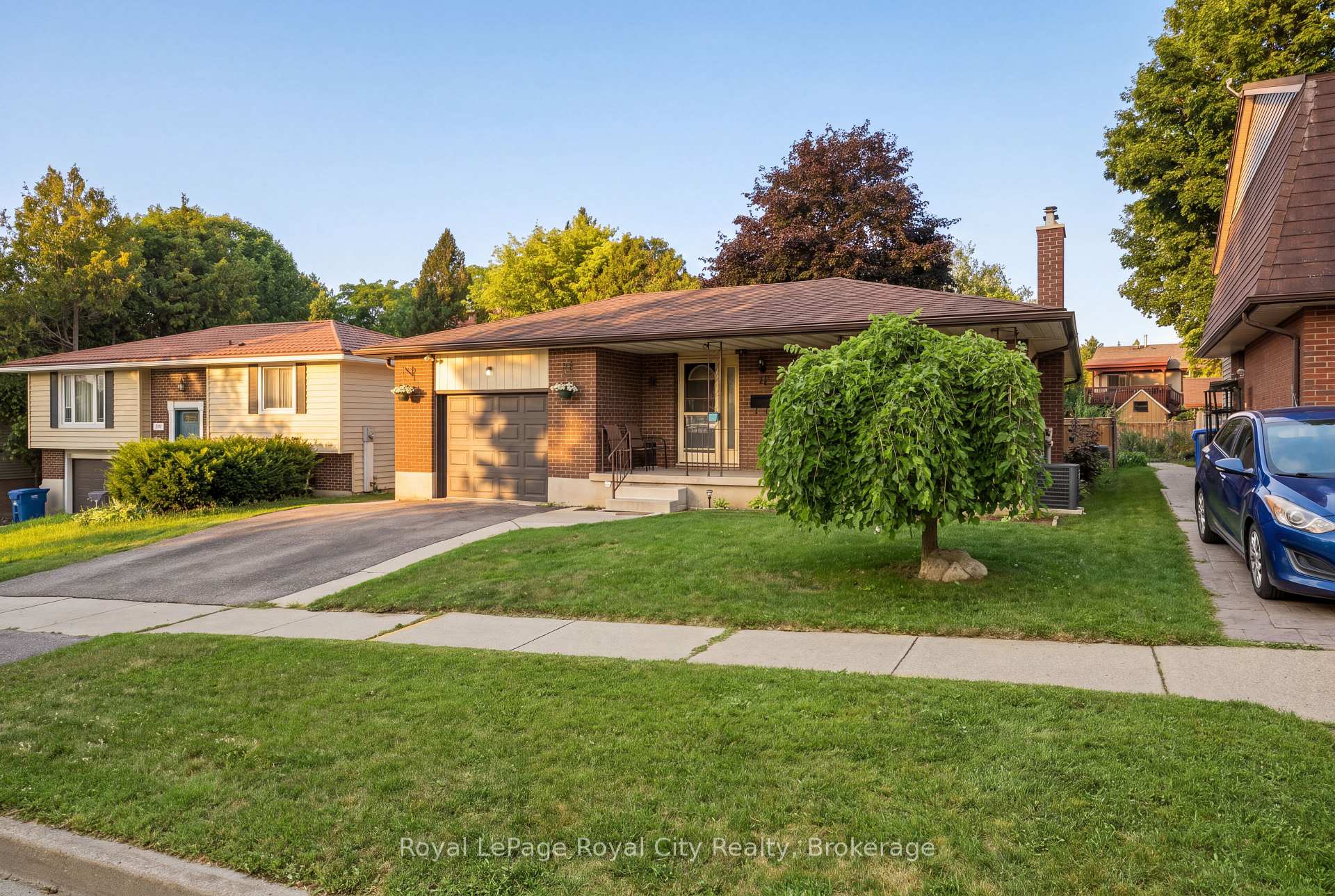 Photo 2 of 27 Carey Crescent, Guelph, Willow West/Sugarbush/West Acres — HOMEH