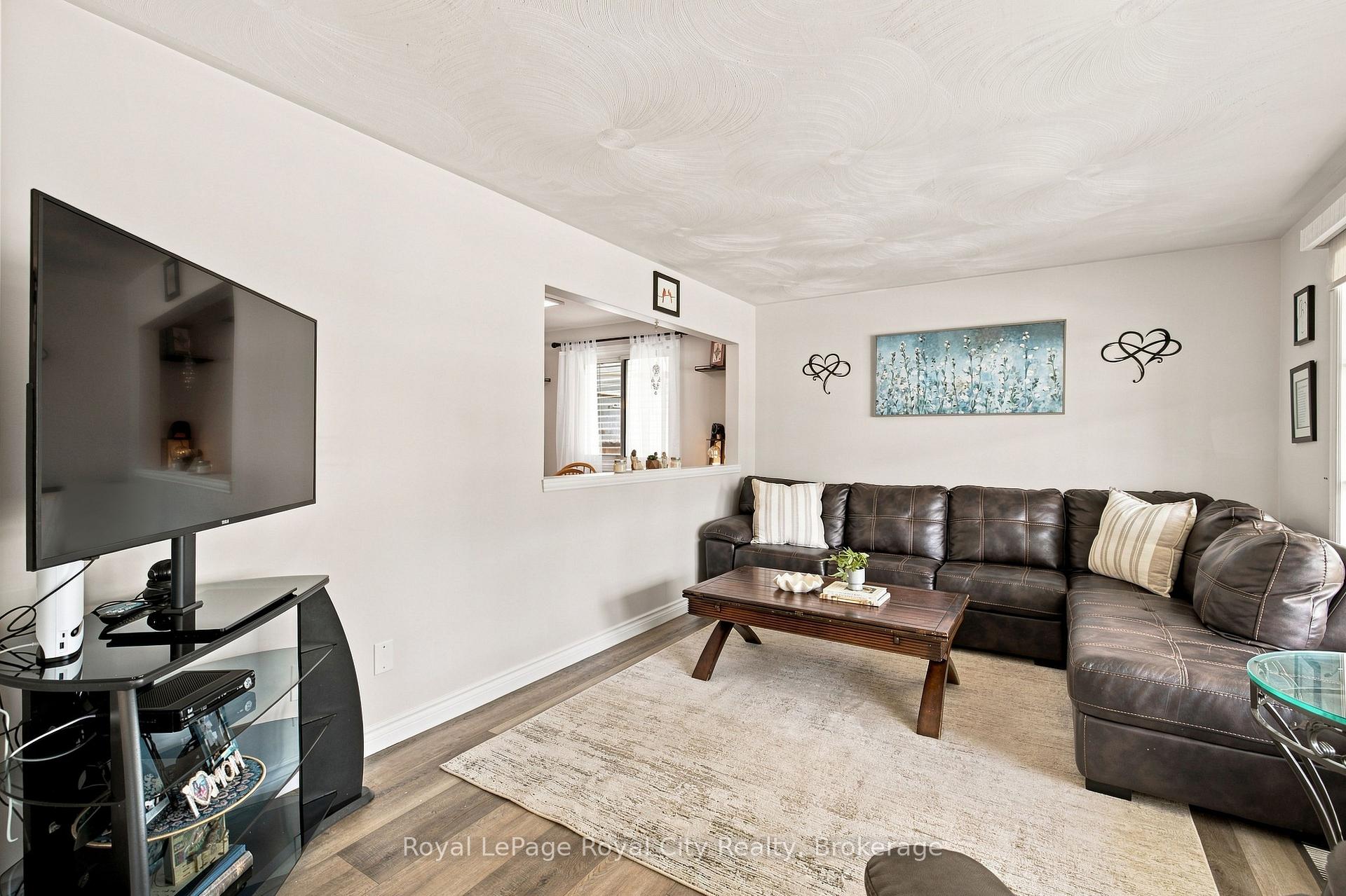 Photo 5 of 27 Carey Crescent, Guelph, Willow West/Sugarbush/West Acres — HOMEH