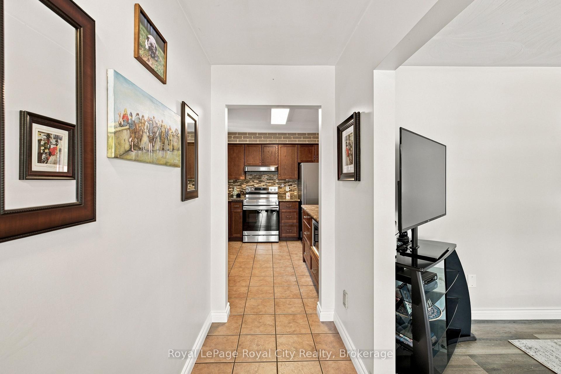 Photo 6 of 27 Carey Crescent, Guelph, Willow West/Sugarbush/West Acres — HOMEH