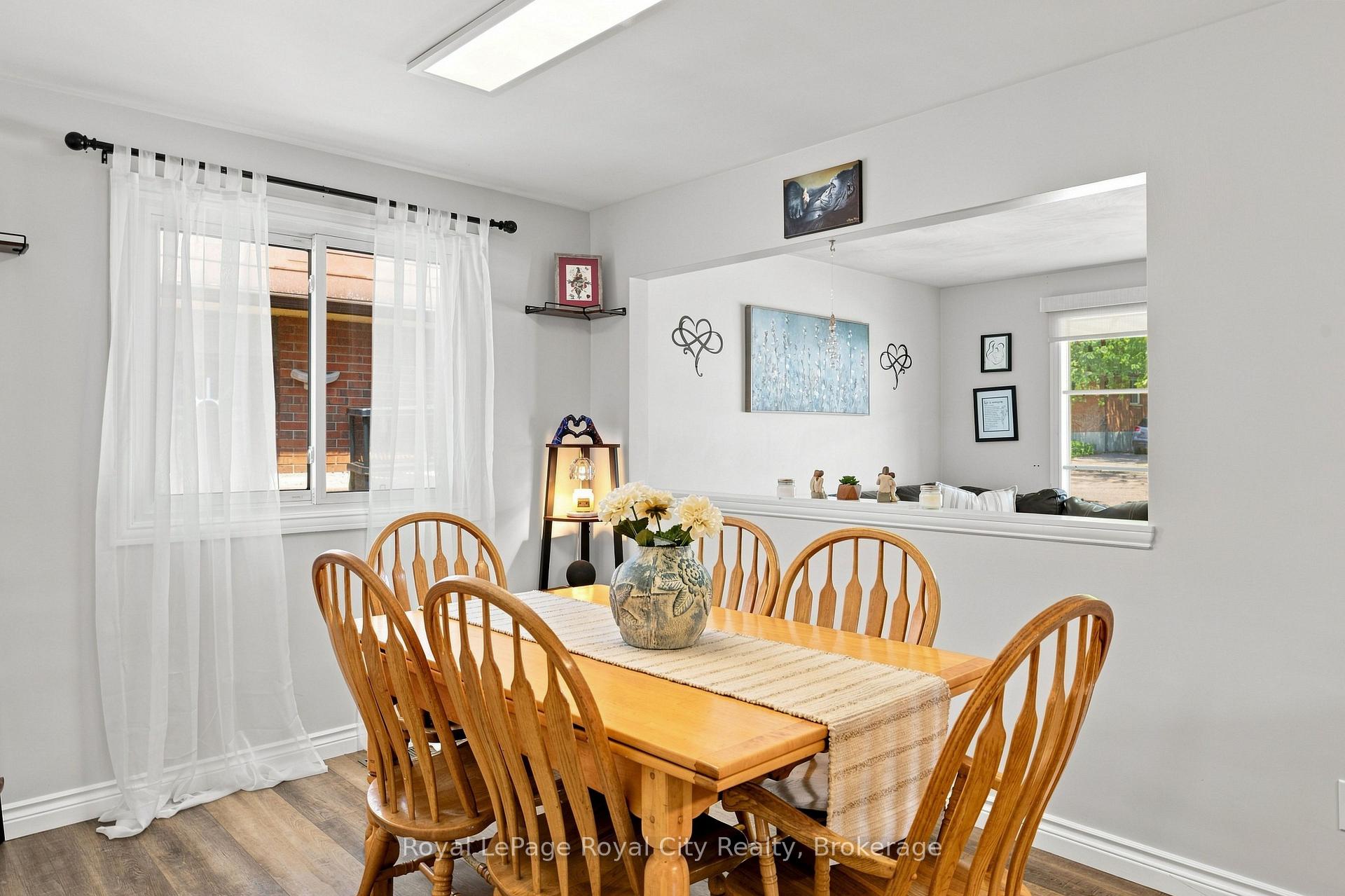 Photo 12 of 27 Carey Crescent, Guelph, Willow West/Sugarbush/West Acres — HOMEH