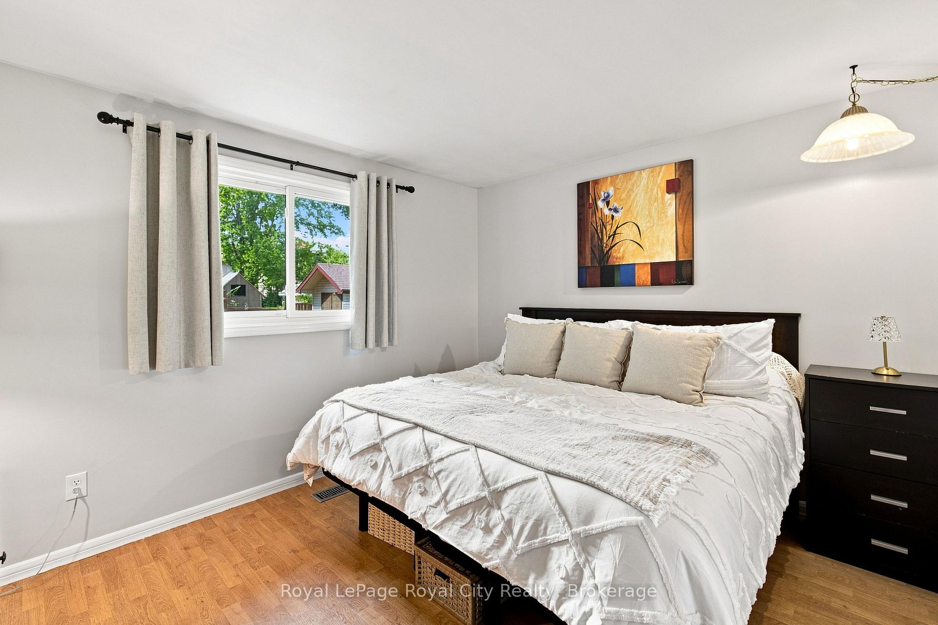Photo 14 of 27 Carey Crescent, Guelph, Willow West/Sugarbush/West Acres — HOMEH