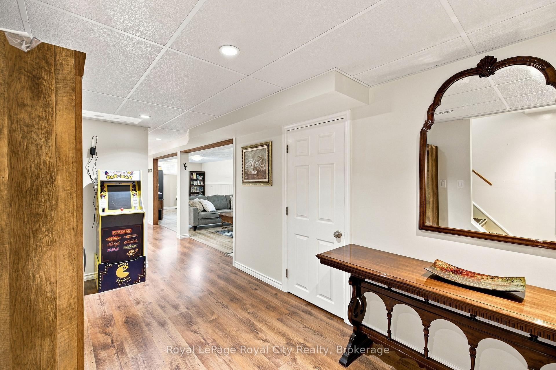 Photo 22 of 27 Carey Crescent, Guelph, Willow West/Sugarbush/West Acres — HOMEH