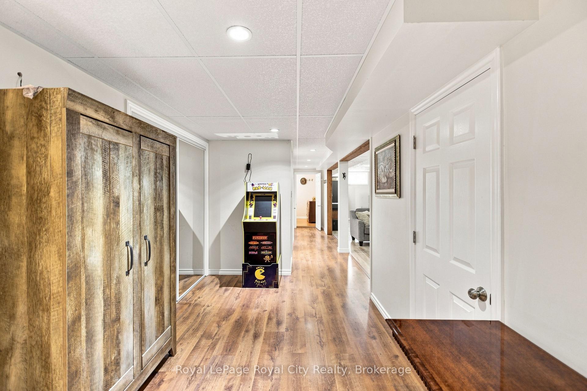 Photo 23 of 27 Carey Crescent, Guelph, Willow West/Sugarbush/West Acres — HOMEH