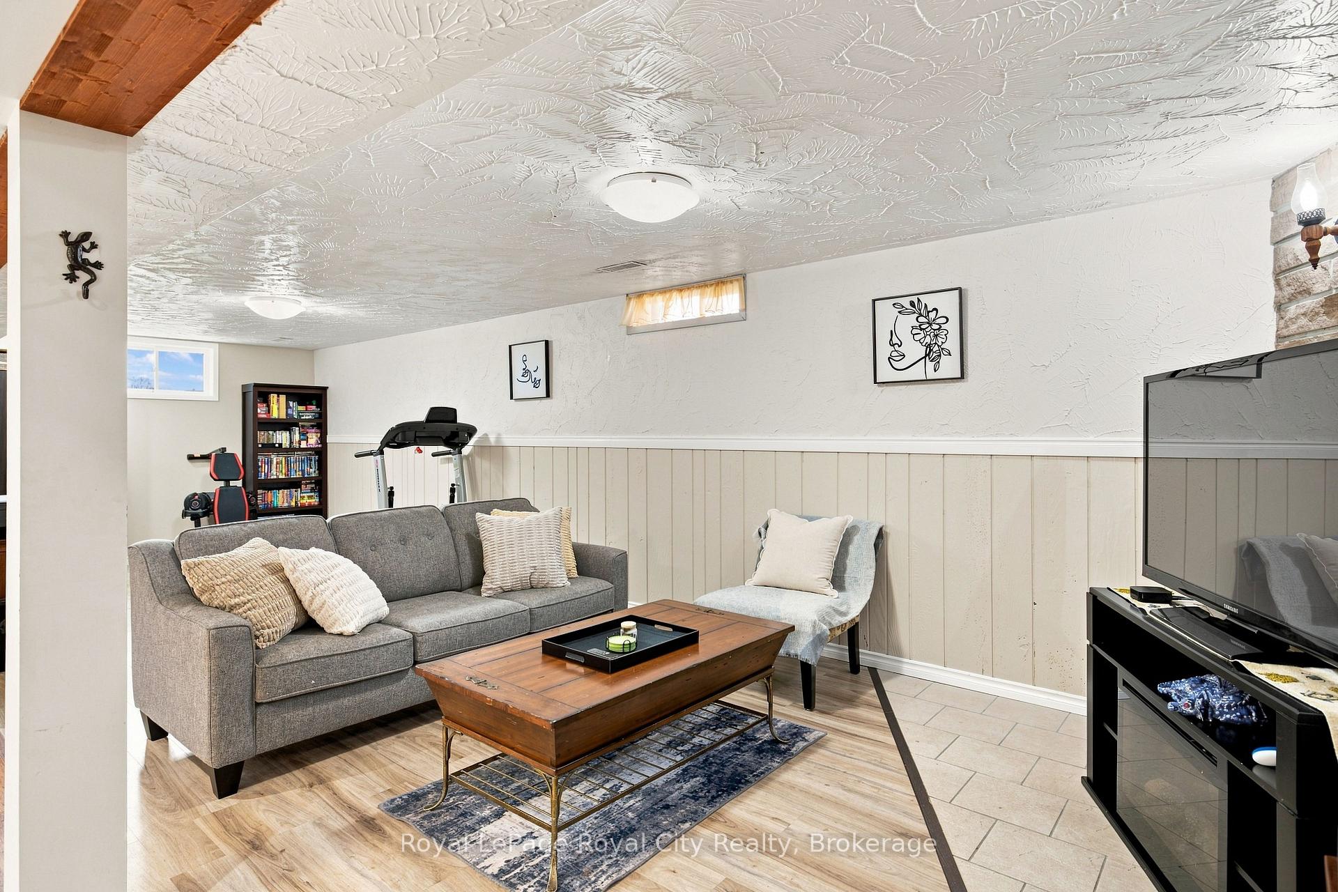 Photo 24 of 27 Carey Crescent, Guelph, Willow West/Sugarbush/West Acres — HOMEH