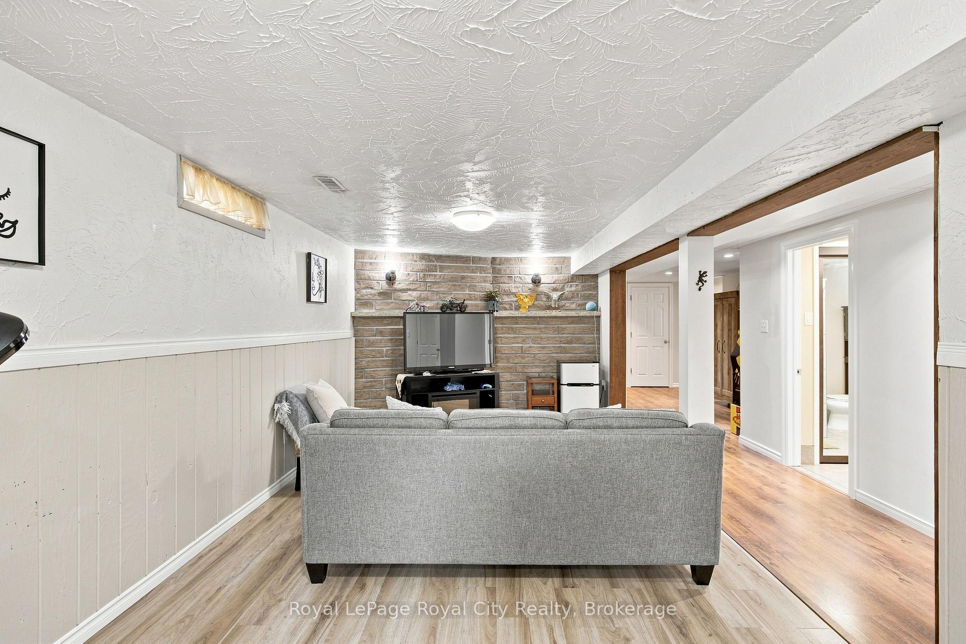 Photo 26 of 27 Carey Crescent, Guelph, Willow West/Sugarbush/West Acres — HOMEH