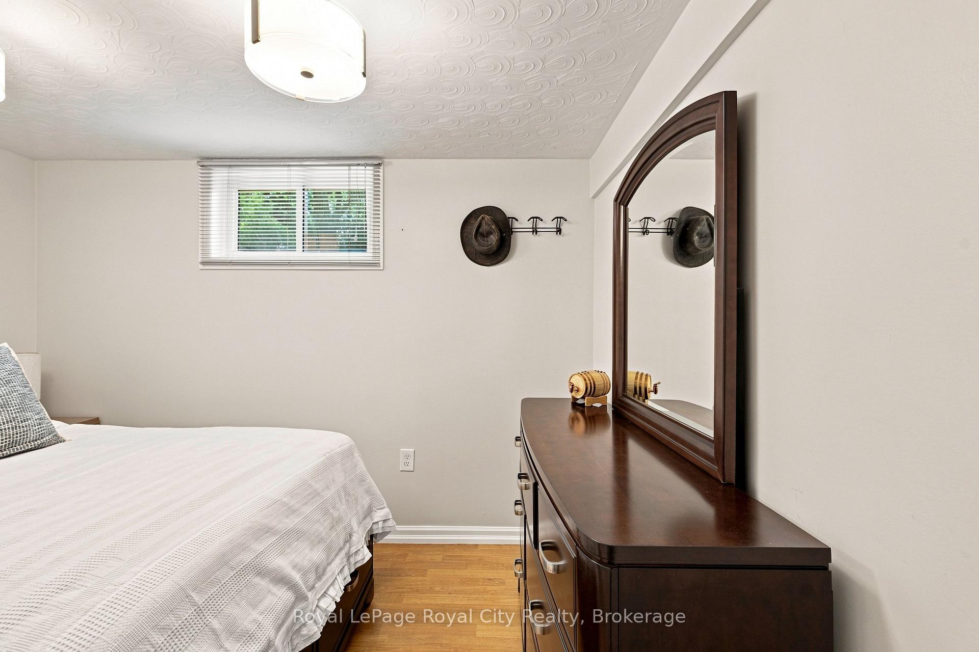 Photo 28 of 27 Carey Crescent, Guelph, Willow West/Sugarbush/West Acres — HOMEH