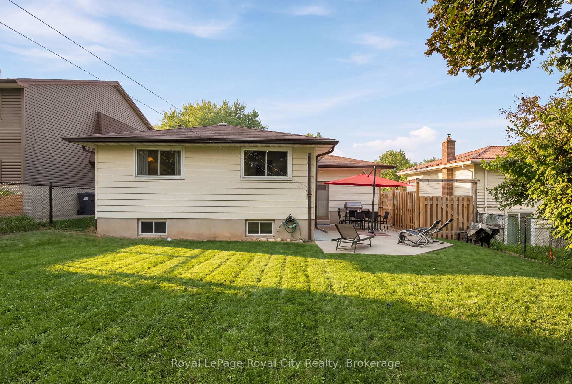 Photo 31 of 27 Carey Crescent, Guelph, Willow West/Sugarbush/West Acres — HOMEH