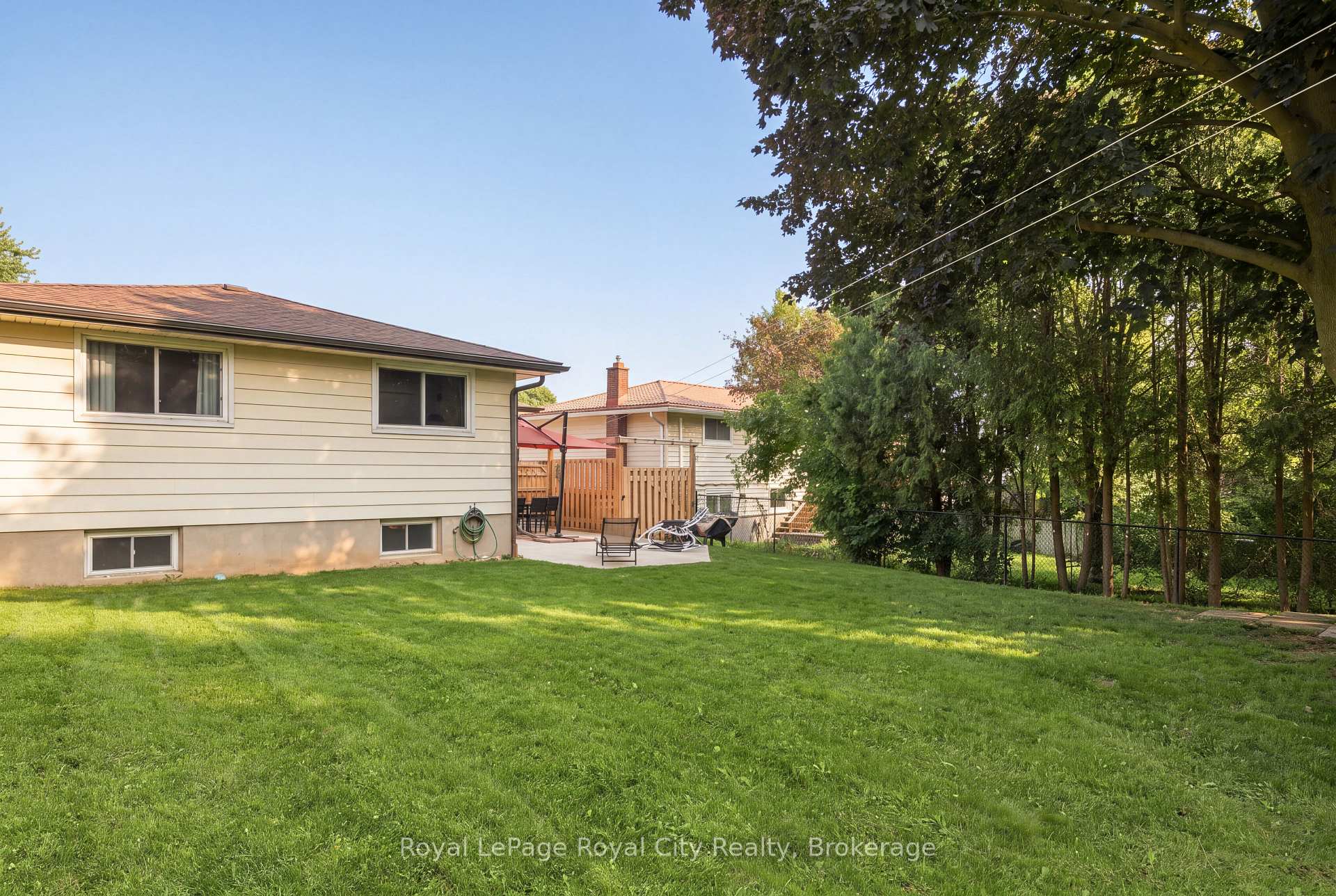 Photo 32 of 27 Carey Crescent, Guelph, Willow West/Sugarbush/West Acres — HOMEH