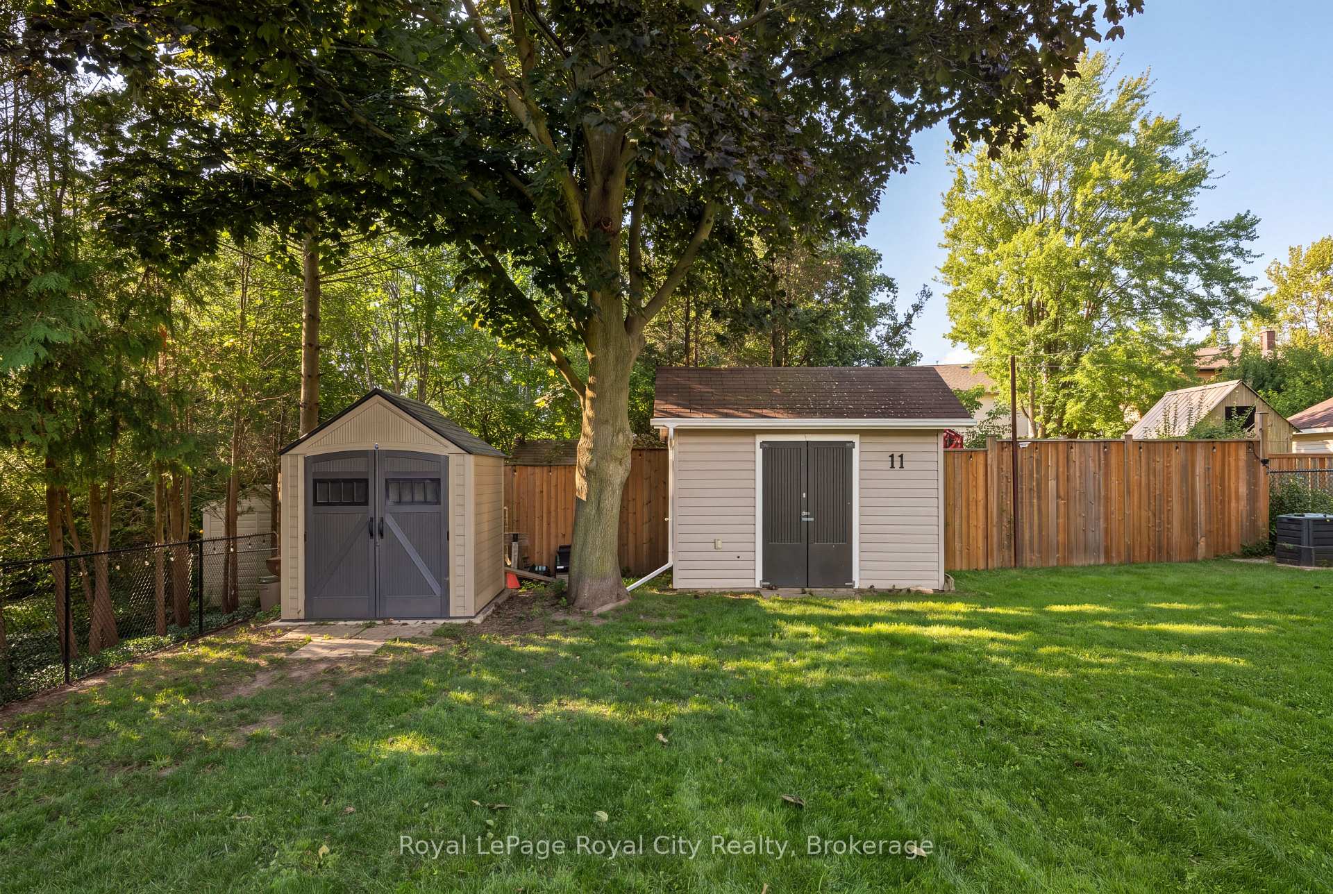 Photo 33 of 27 Carey Crescent, Guelph, Willow West/Sugarbush/West Acres — HOMEH