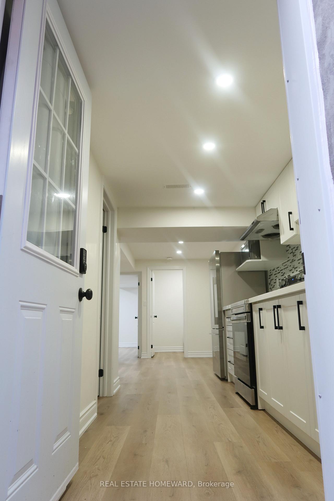 Photo 4 of 60 Attridge Drive, Aurora, Aurora Village — HOMEH