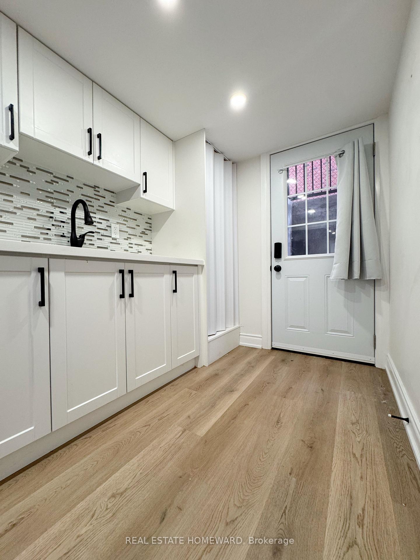 Photo 5 of 60 Attridge Drive, Aurora, Aurora Village — HOMEH